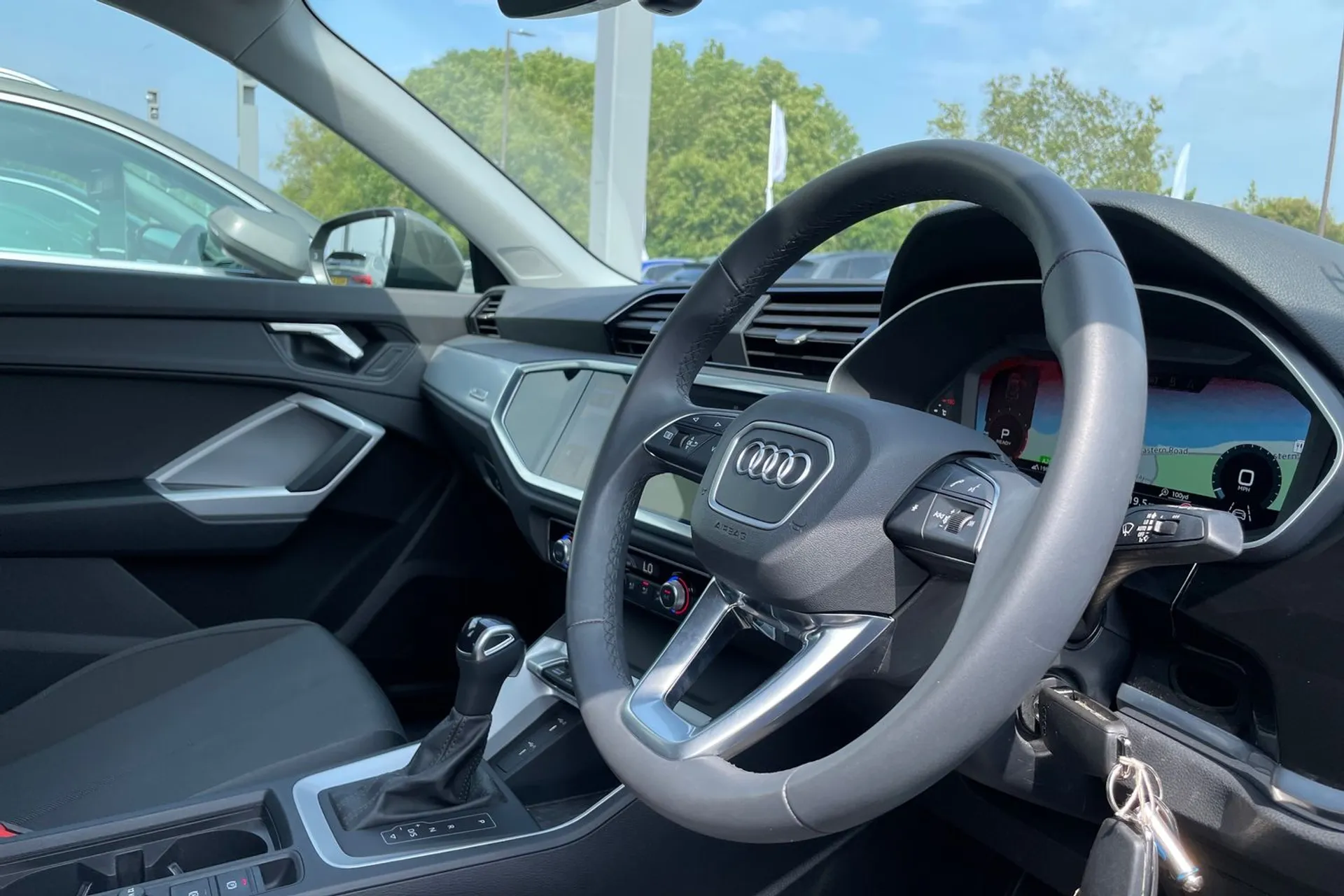 Audi Q3 thumbnail image number 26