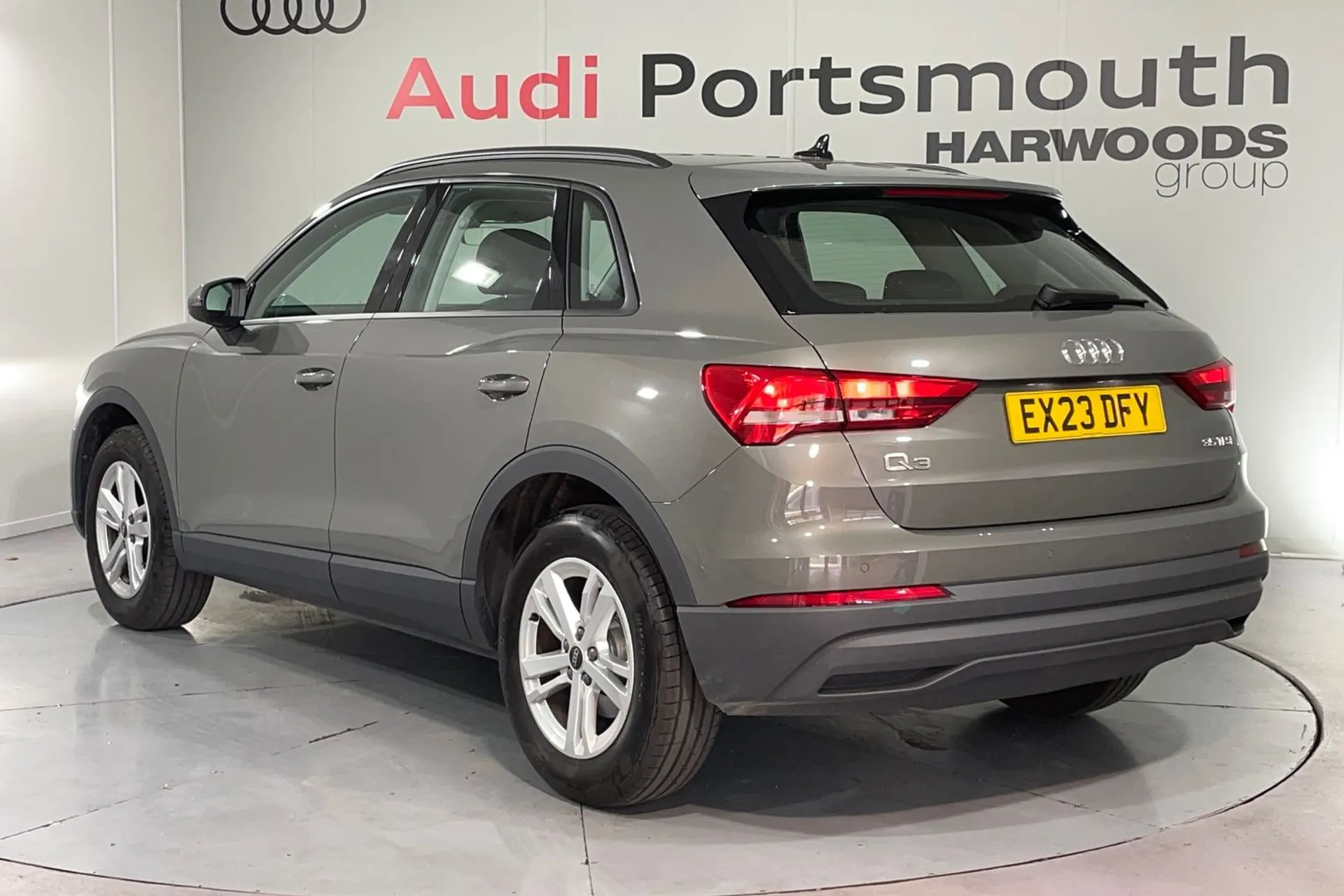 Audi Q3 thumbnail image number 8