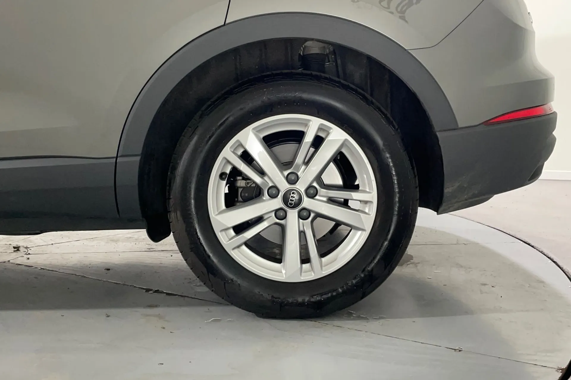 Audi Q3 thumbnail image number 12