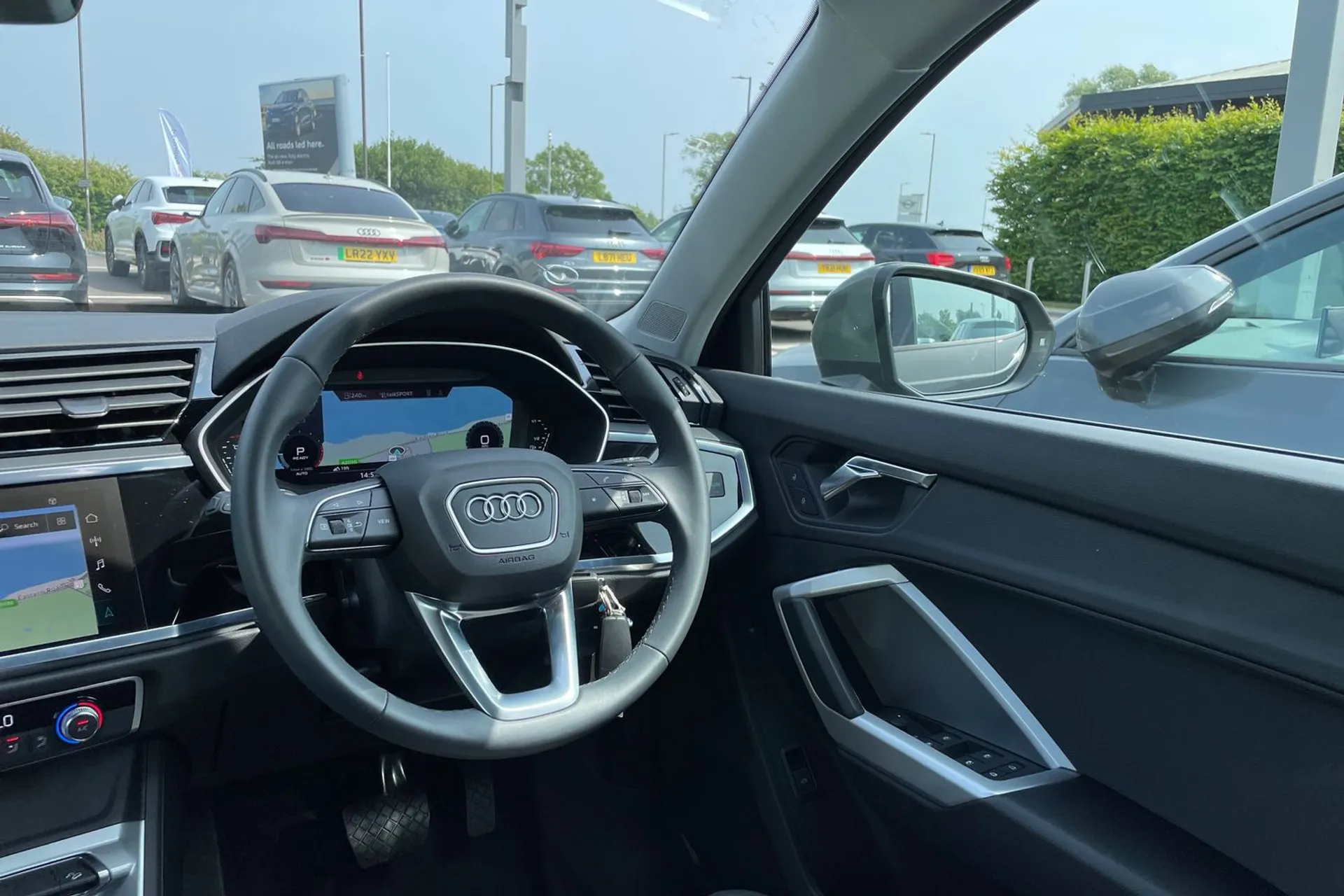 Audi Q3 thumbnail image number 35