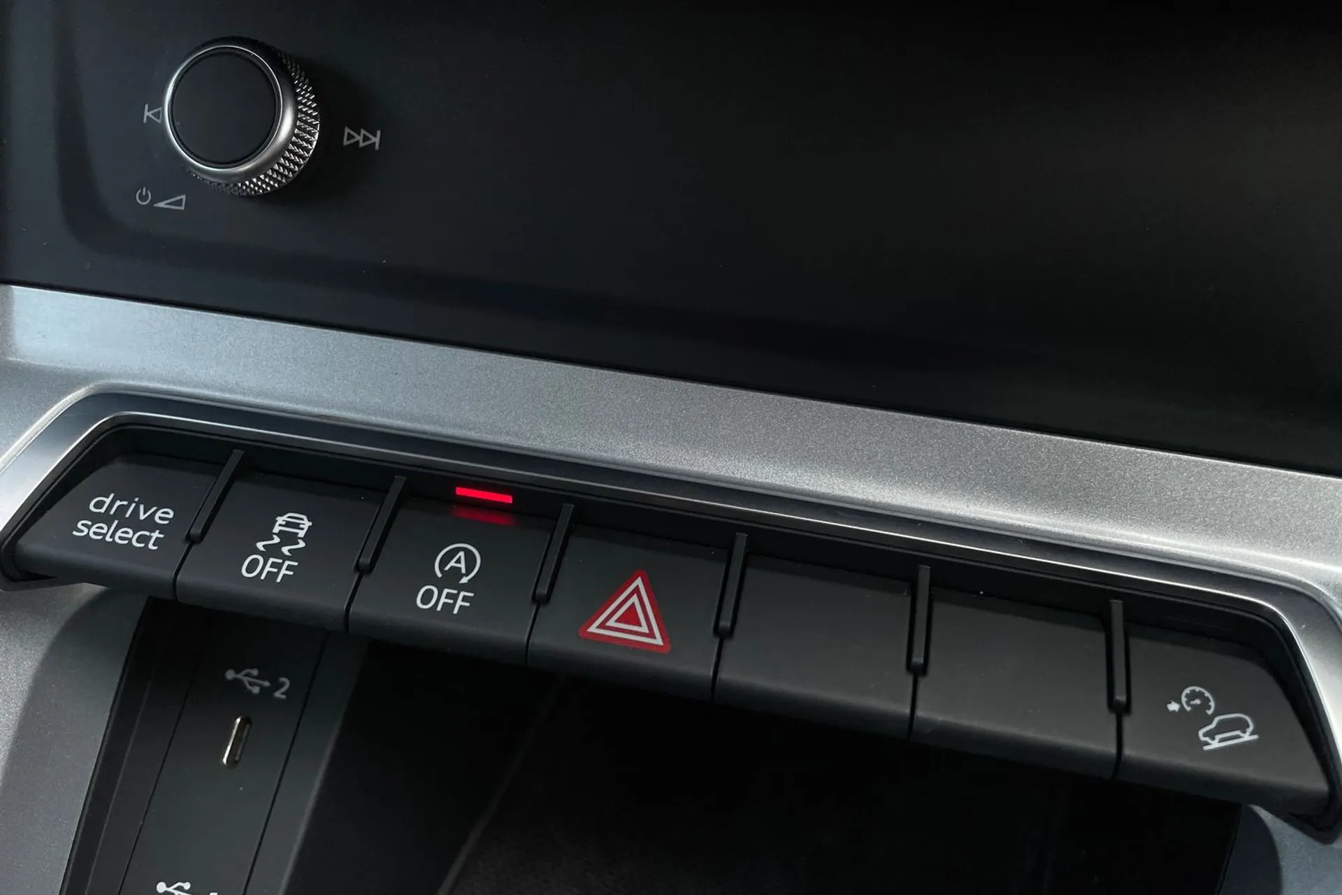 Audi Q3 thumbnail image number 15