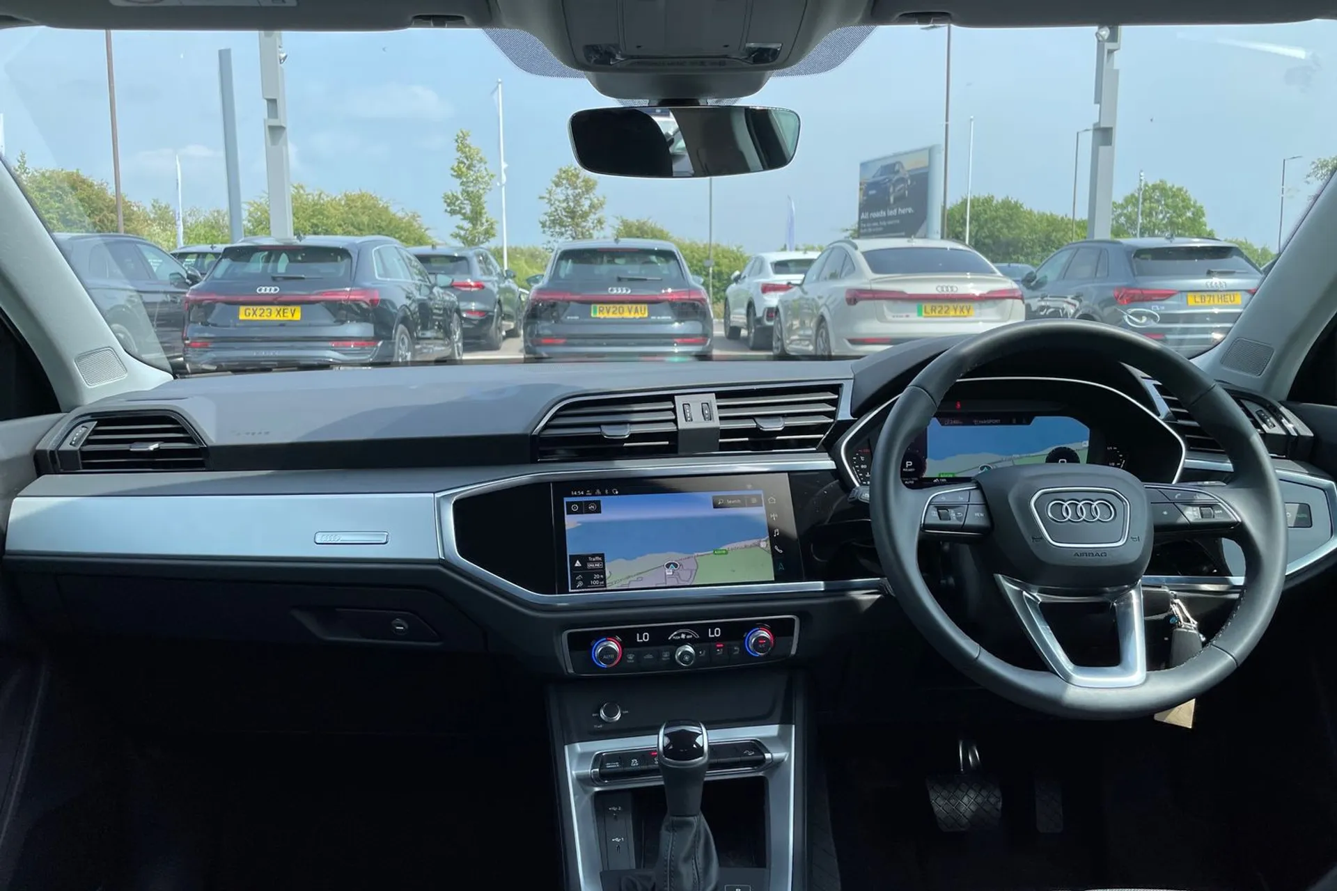 Audi Q3 thumbnail image number 3