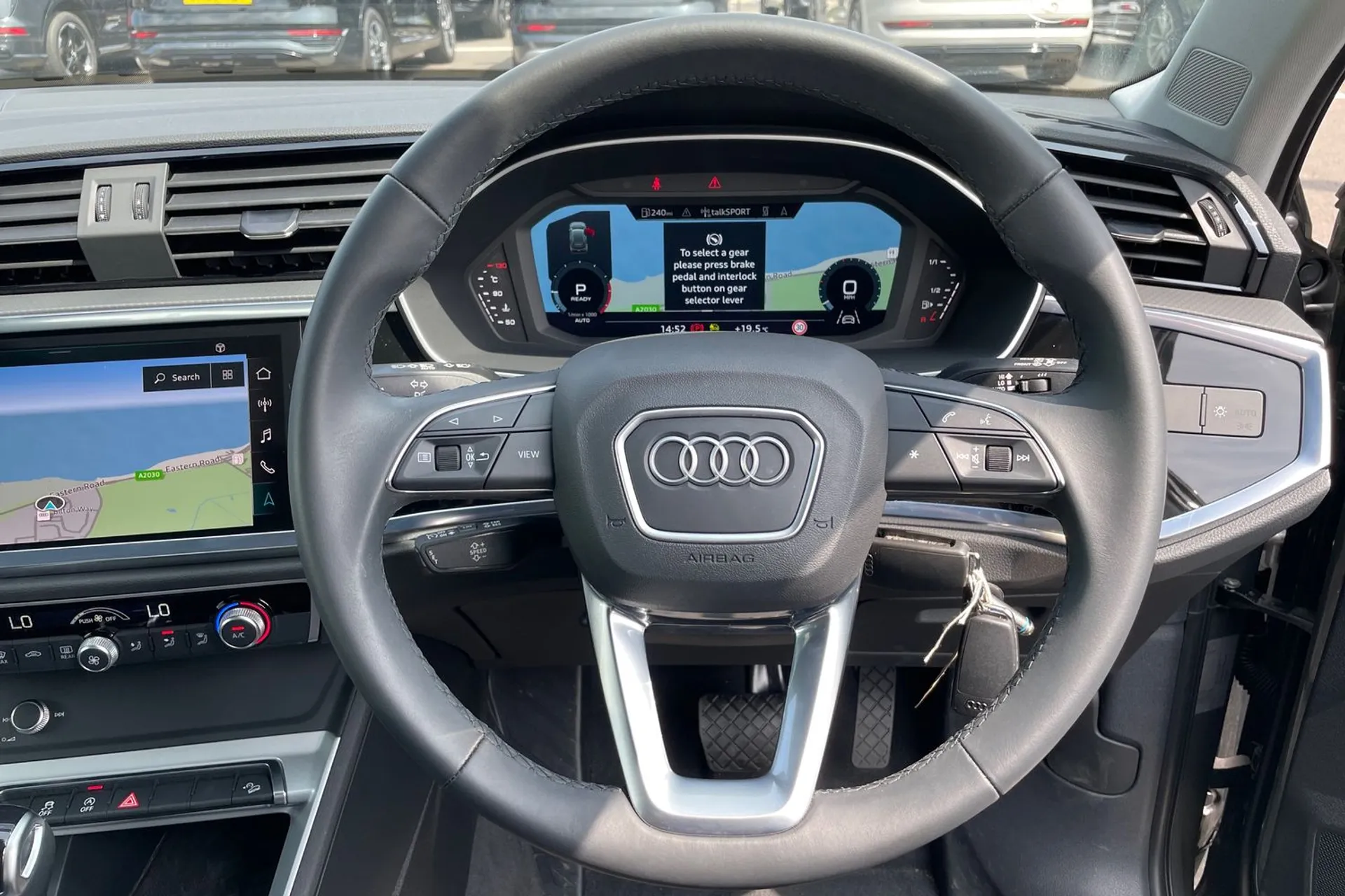 Audi Q3 thumbnail image number 36