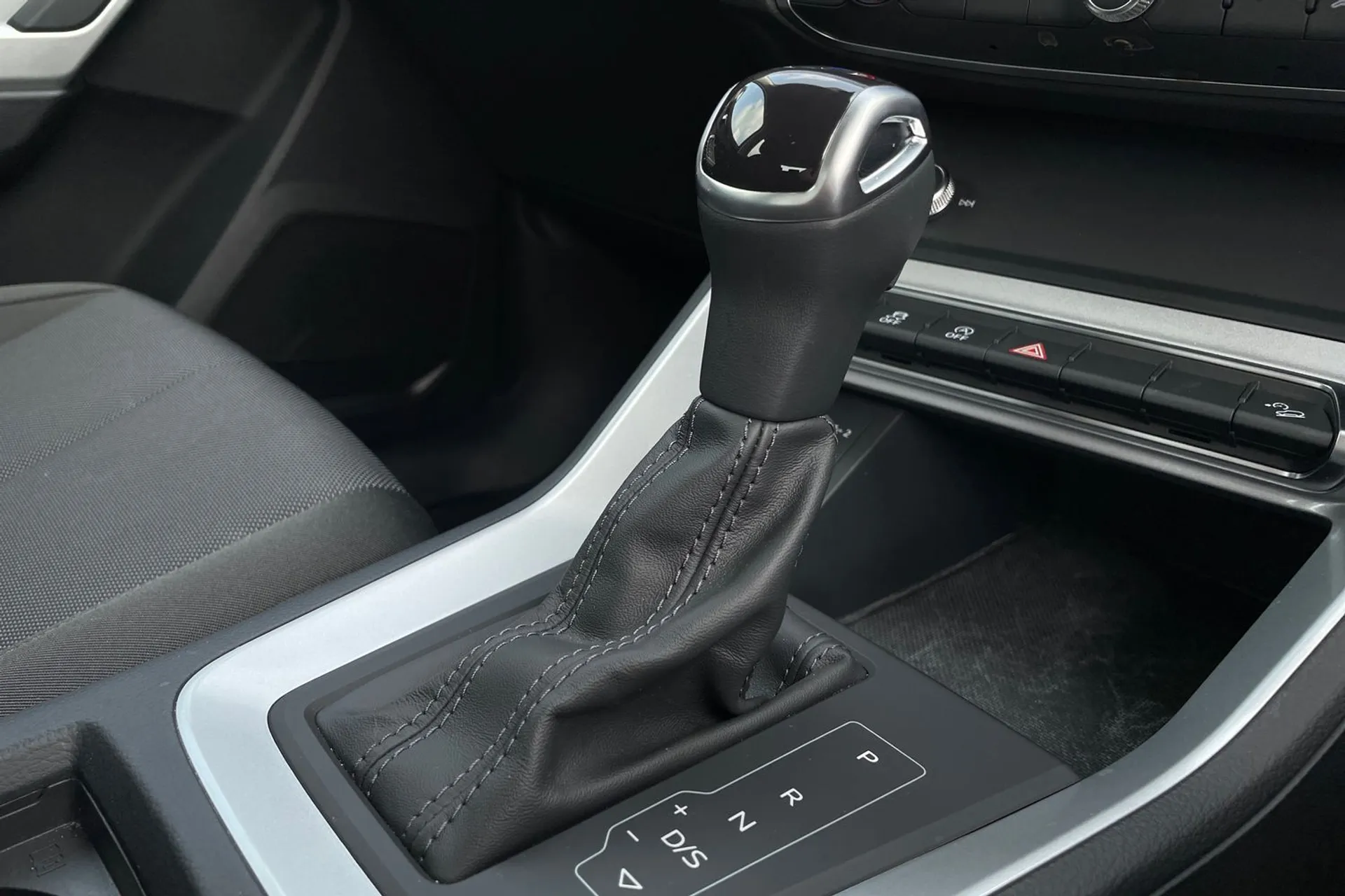 Audi Q3 thumbnail image number 43