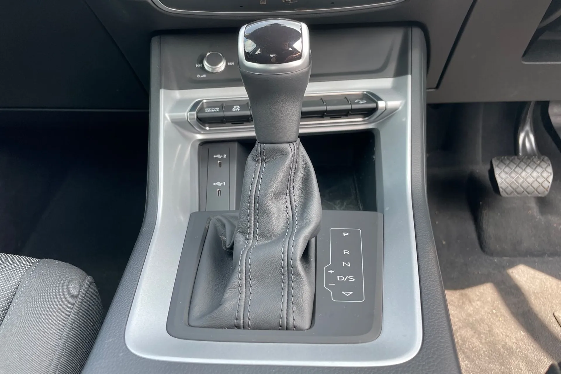 Audi Q3 thumbnail image number 37