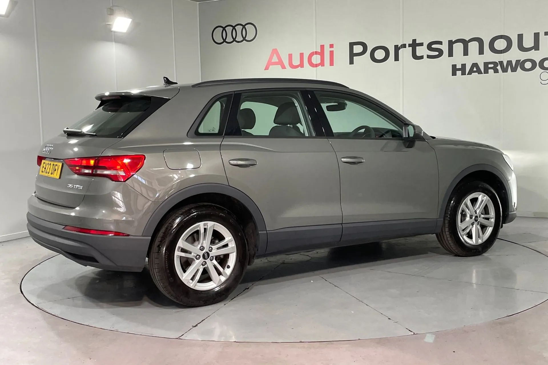 Audi Q3 thumbnail image number 10