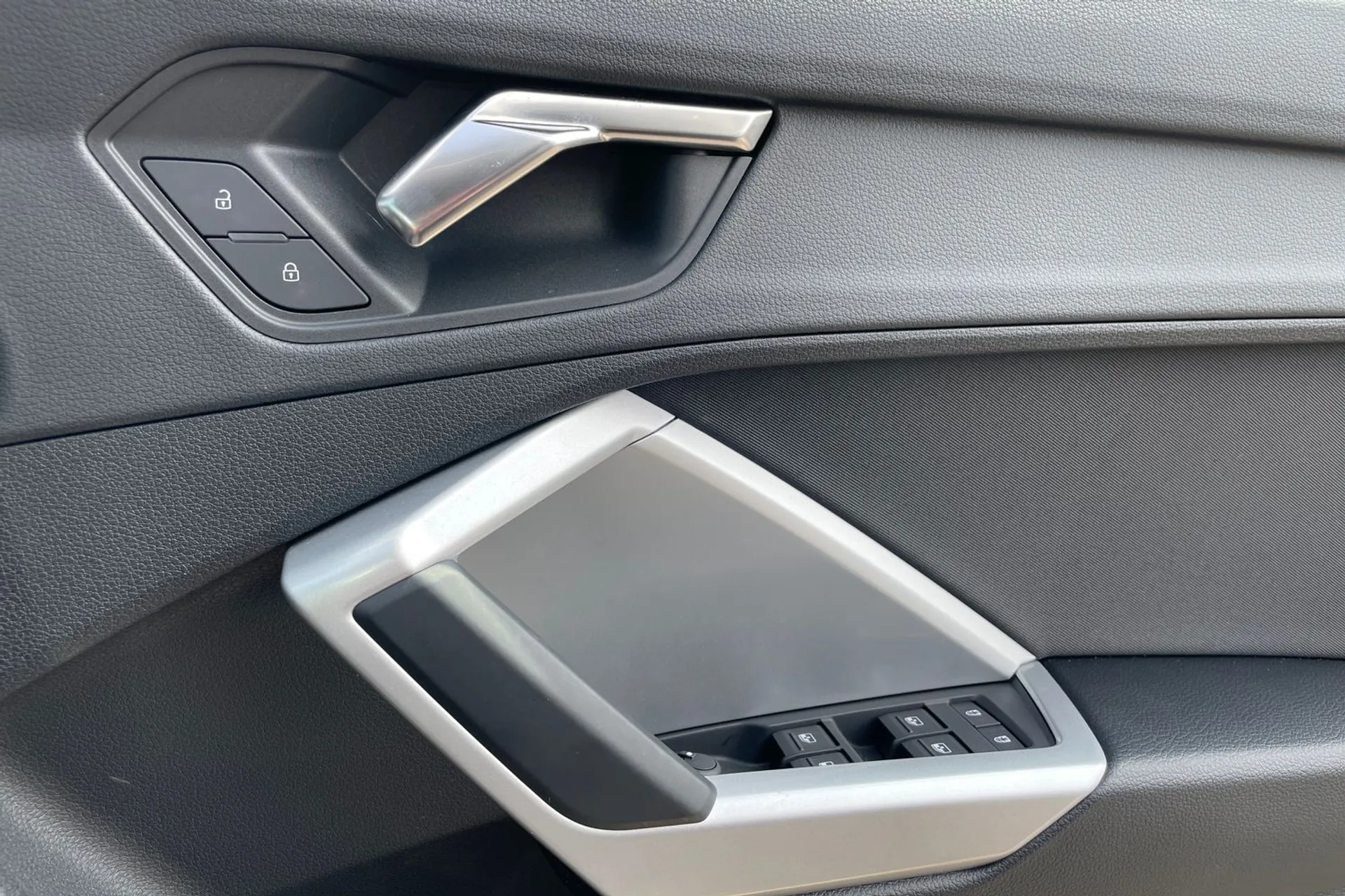 Audi Q3 thumbnail image number 40