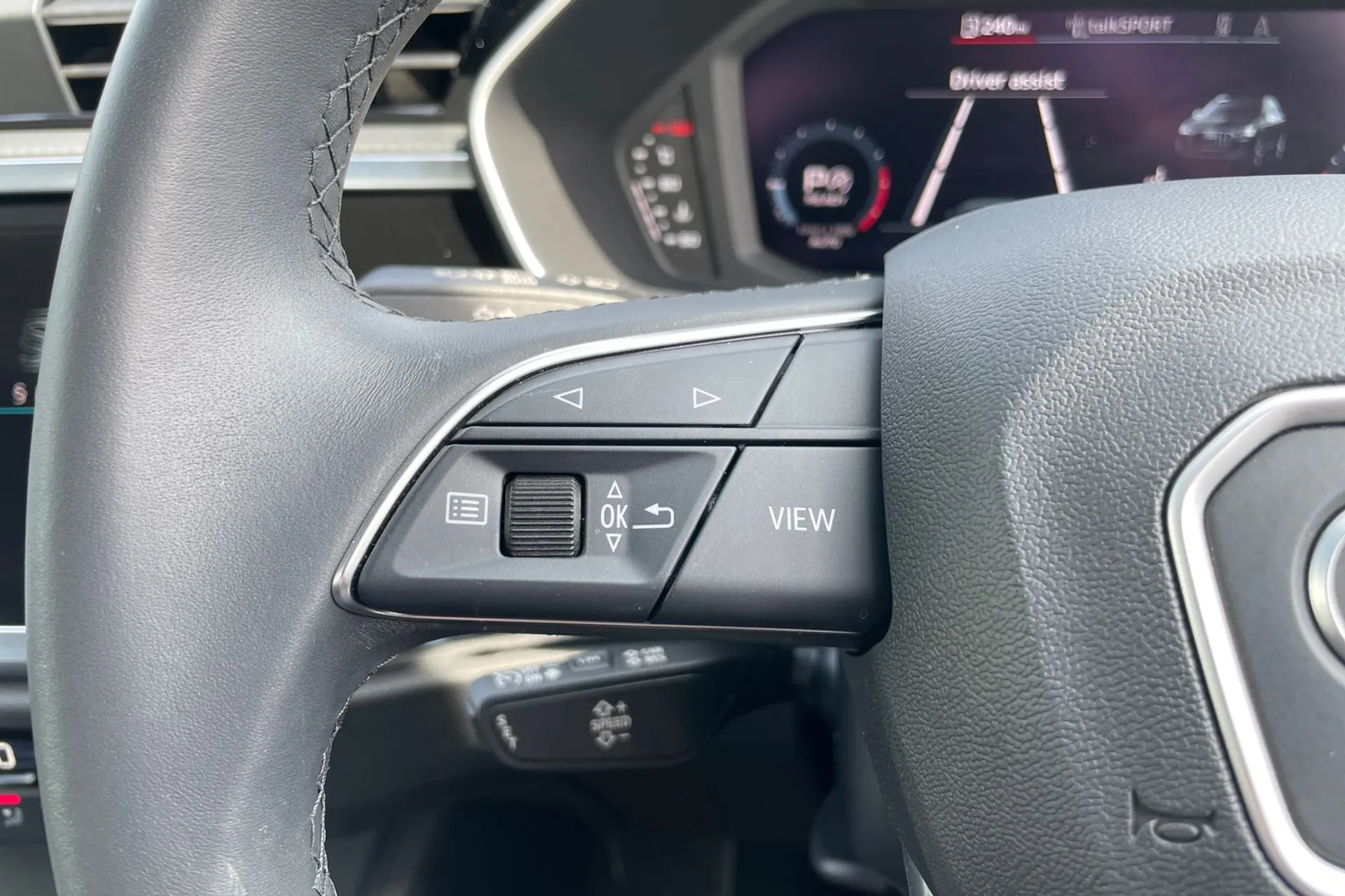 Audi Q3 thumbnail image number 38