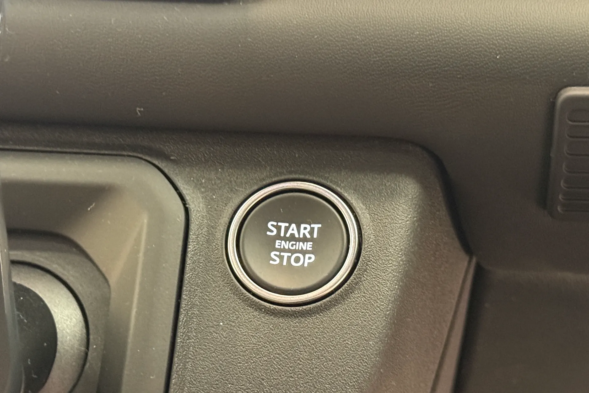 LAND ROVER Defender 90 thumbnail image number 72