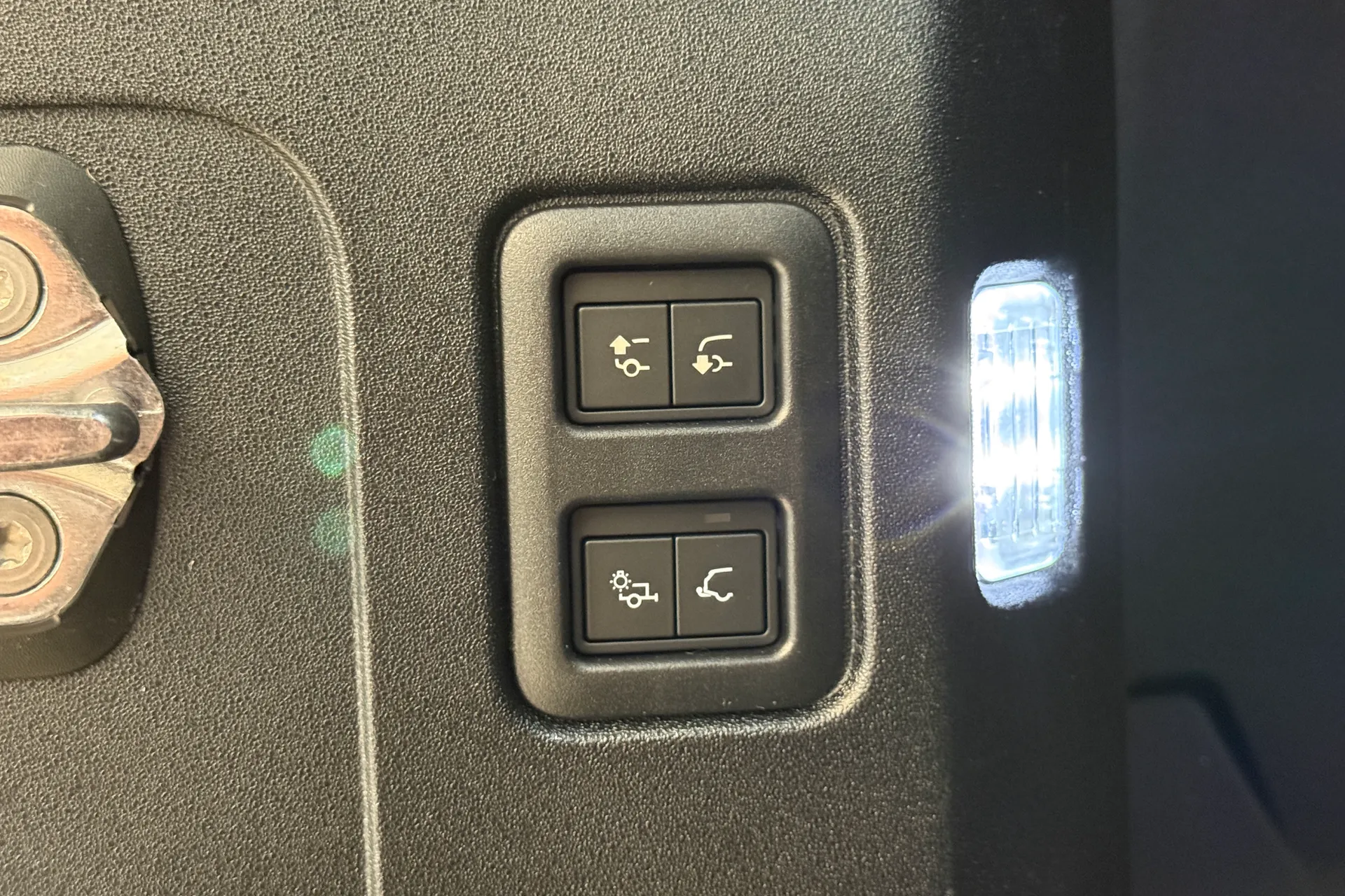 LAND ROVER Defender 90 thumbnail image number 48