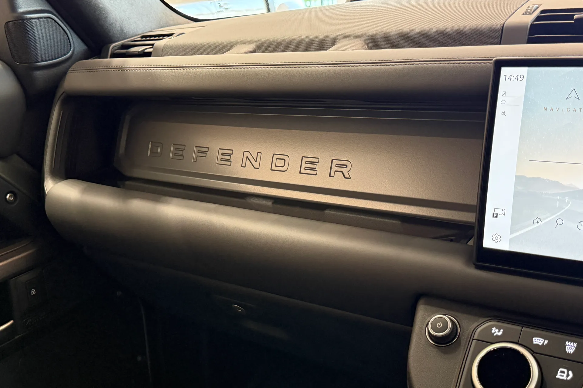 LAND ROVER Defender 90 thumbnail image number 40