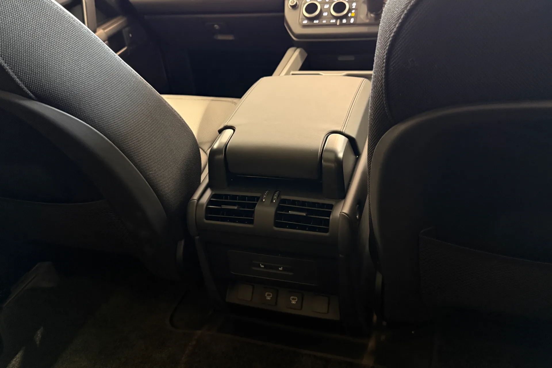 LAND ROVER Defender 90 thumbnail image number 54