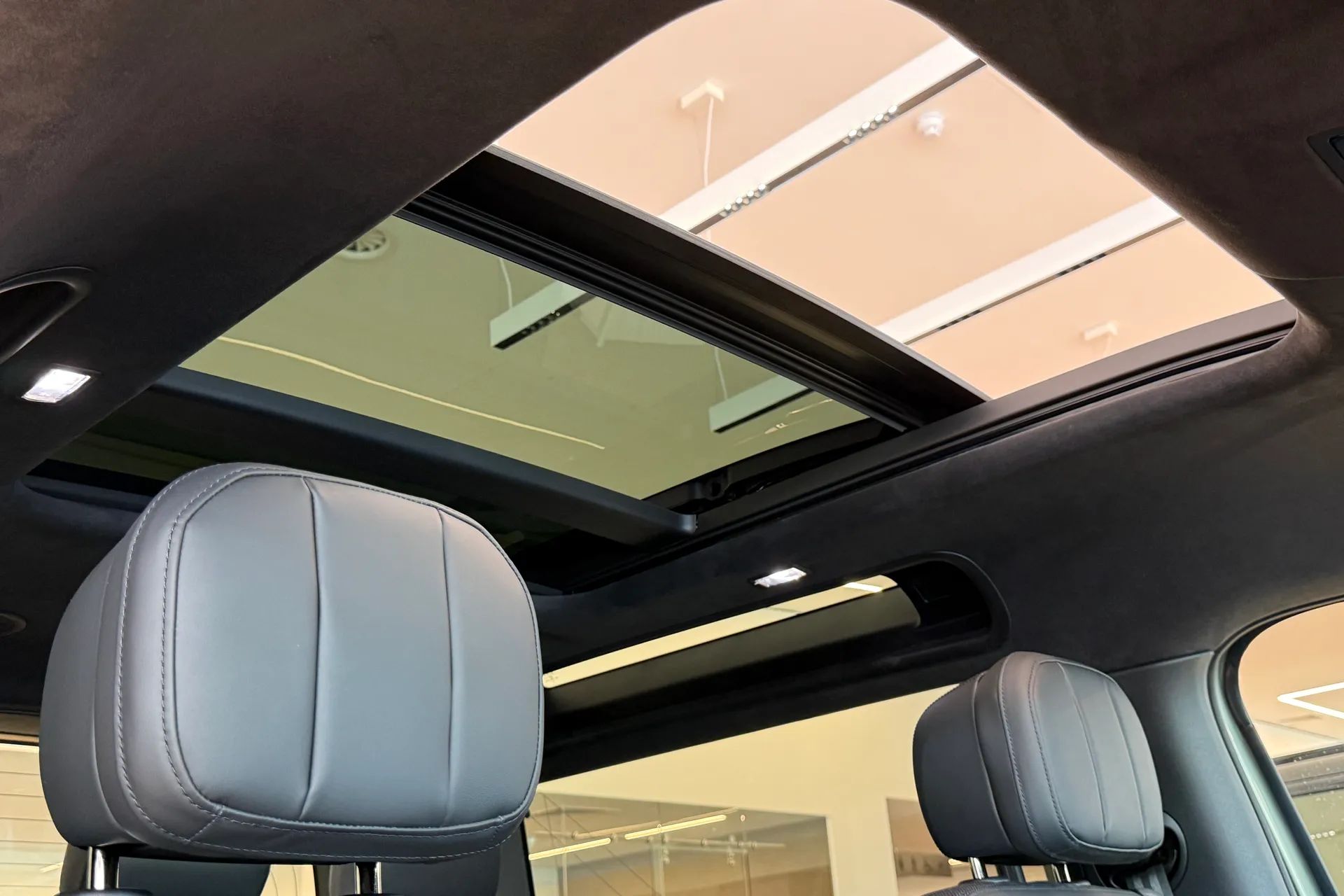 LAND ROVER Defender 90 thumbnail image number 10