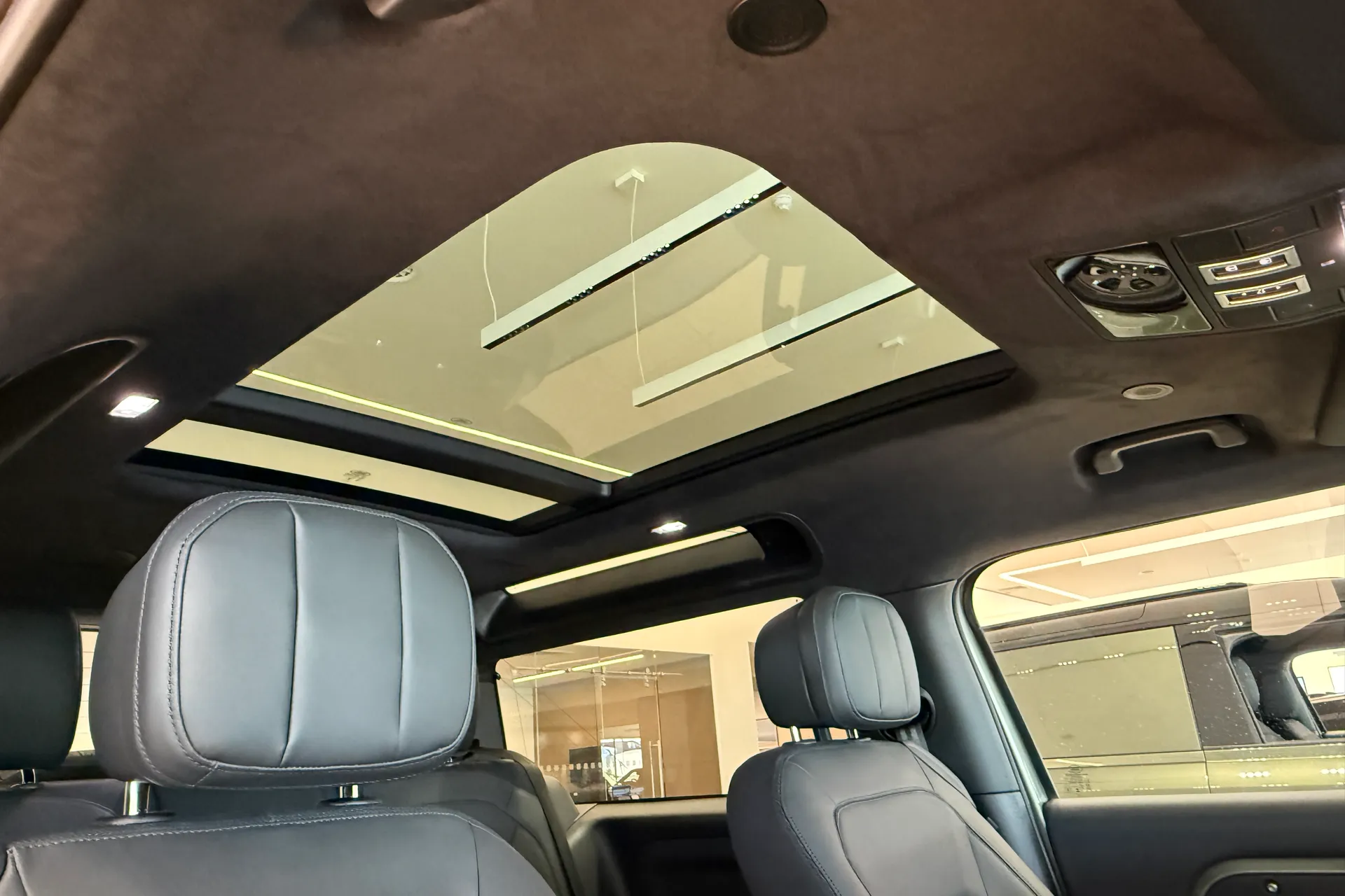 LAND ROVER Defender 90 thumbnail image number 9