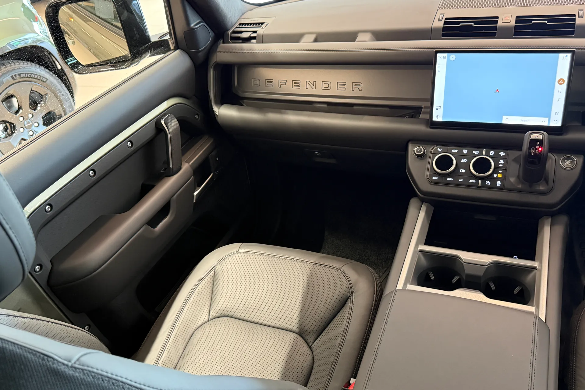 LAND ROVER Defender 90 thumbnail image number 55