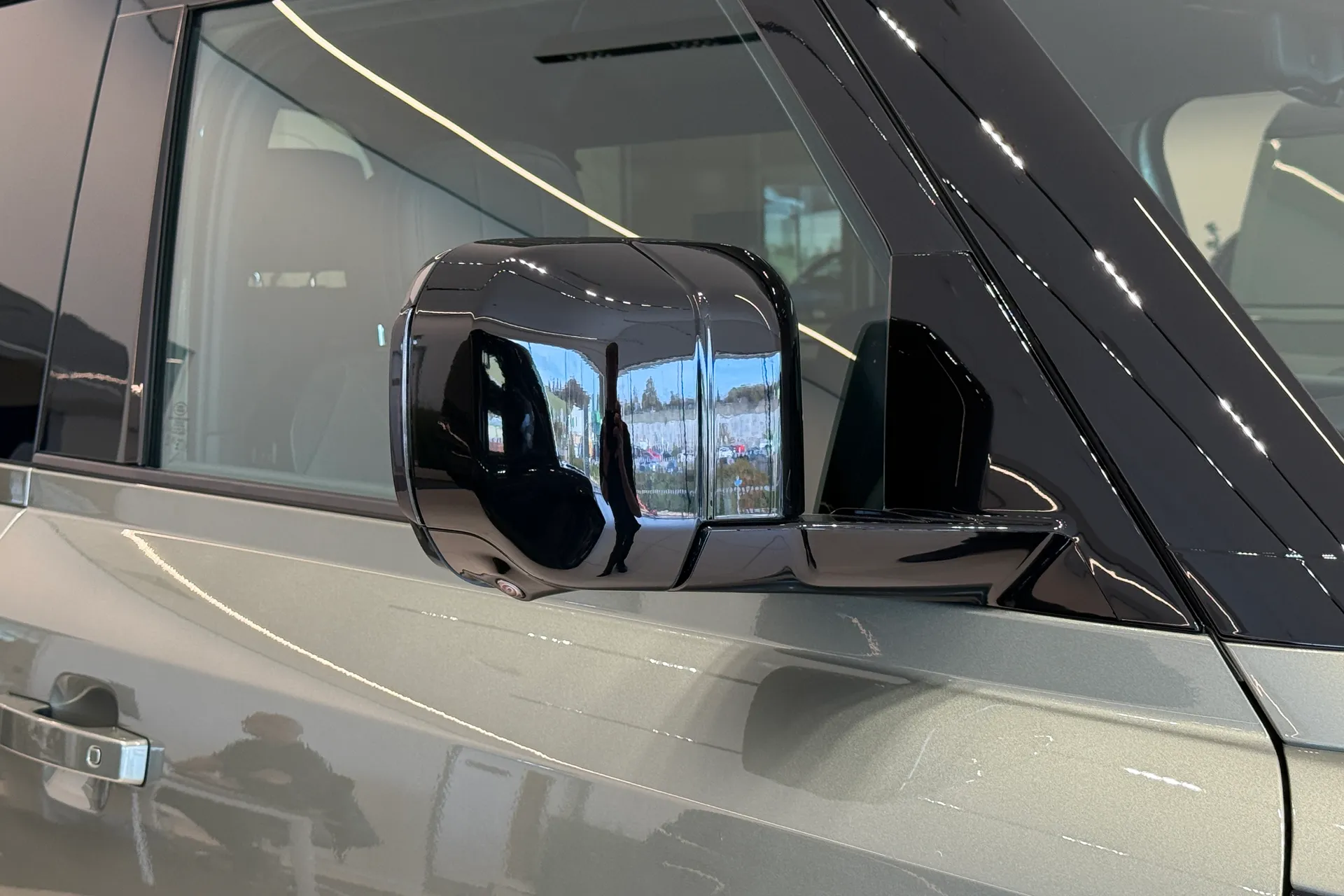 LAND ROVER Defender 90 thumbnail image number 32