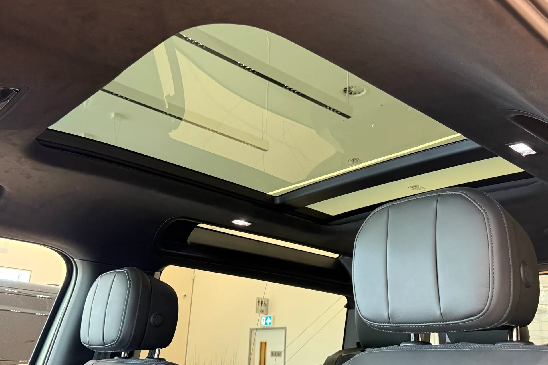 LAND ROVER Defender 90 thumbnail image number 59