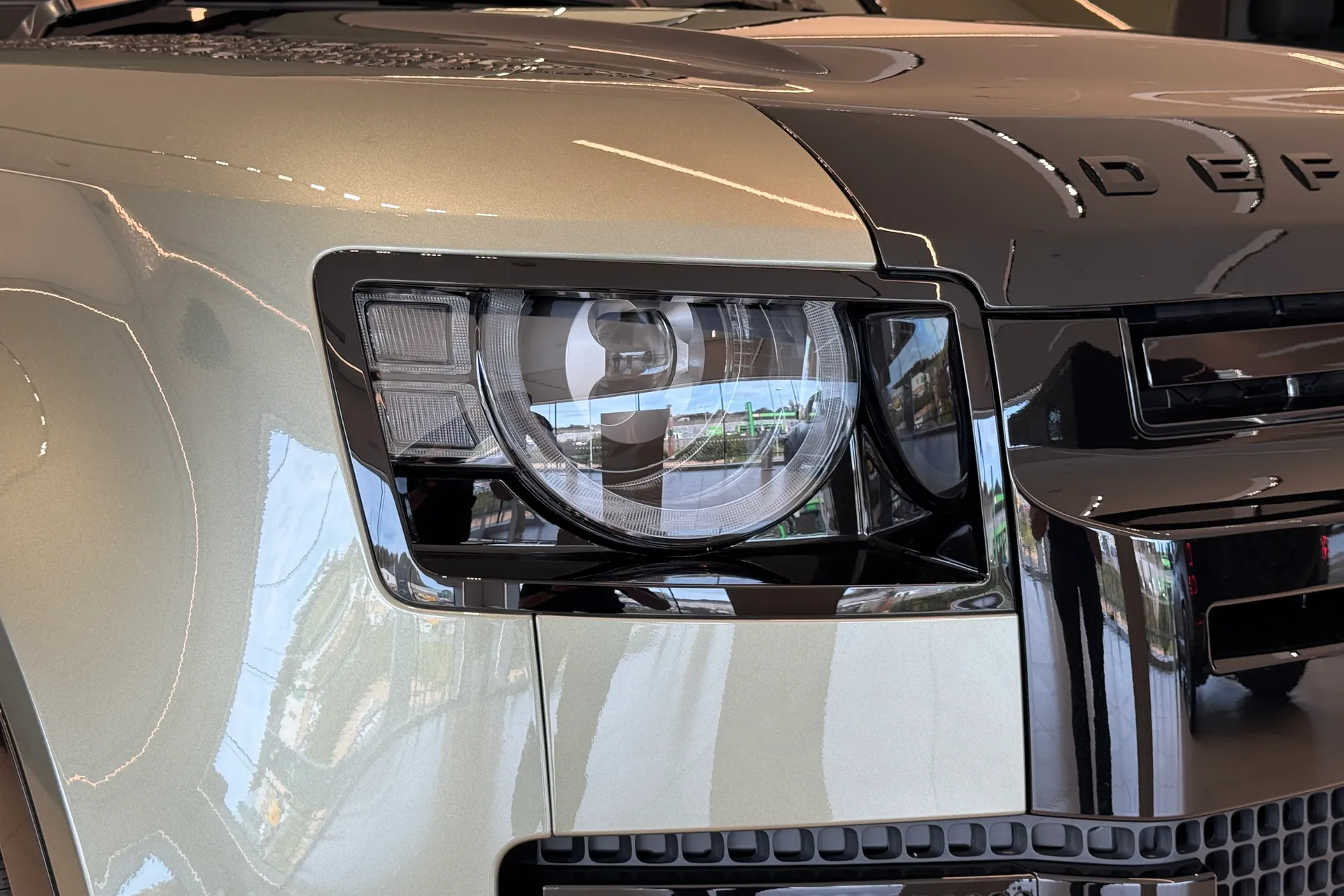 LAND ROVER Defender 90 thumbnail image number 19