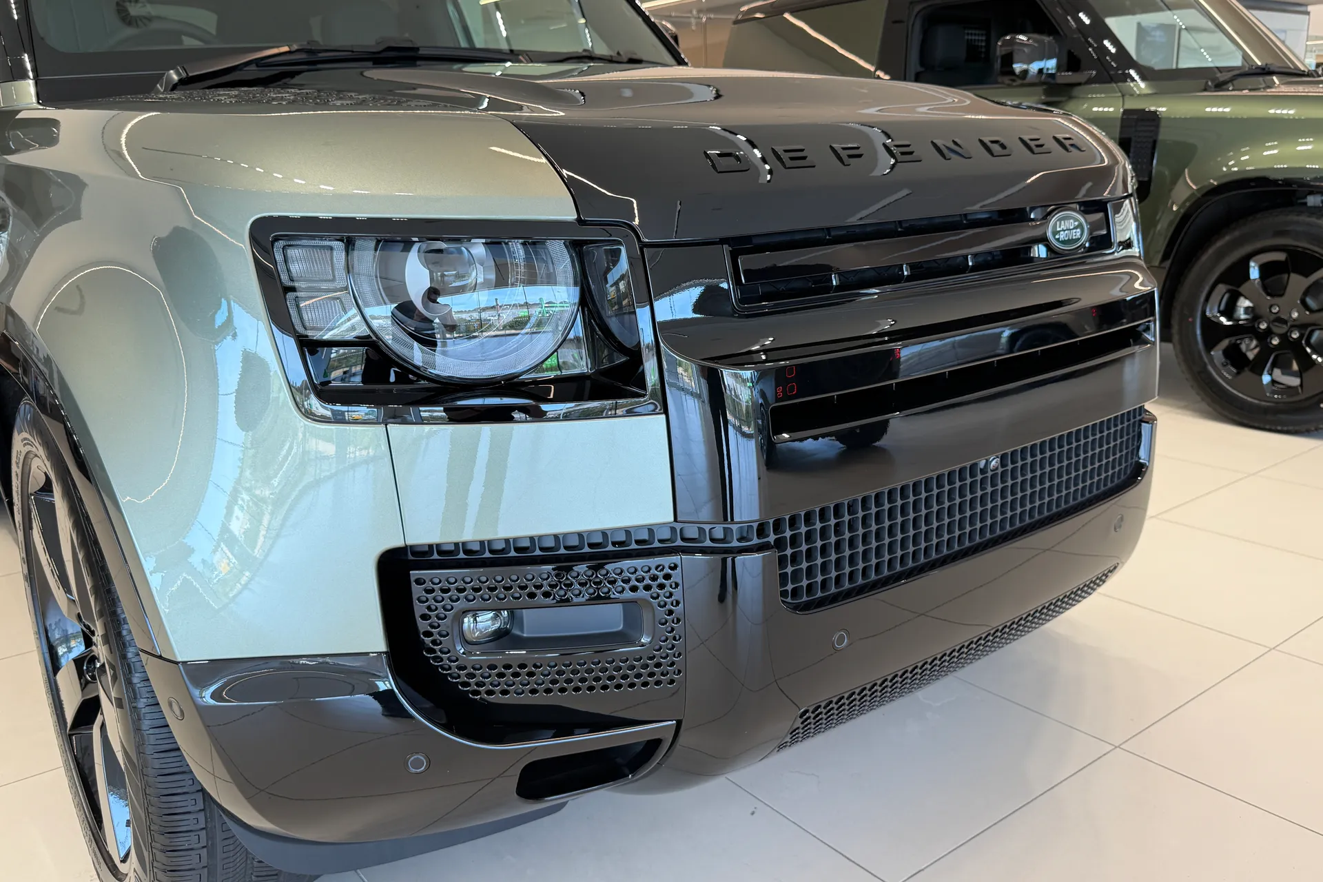 LAND ROVER Defender 90 thumbnail image number 17