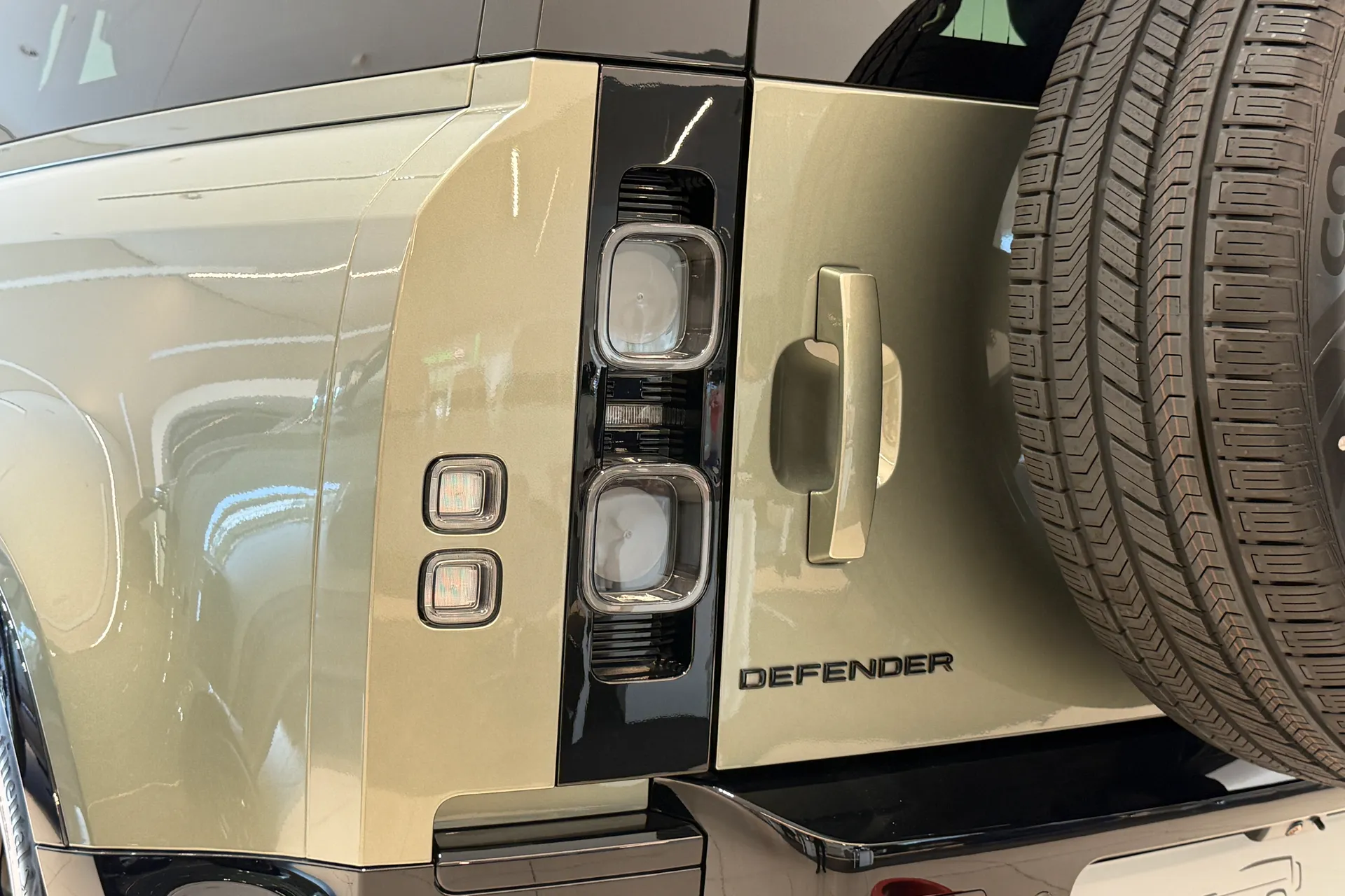 LAND ROVER Defender 90 thumbnail image number 45