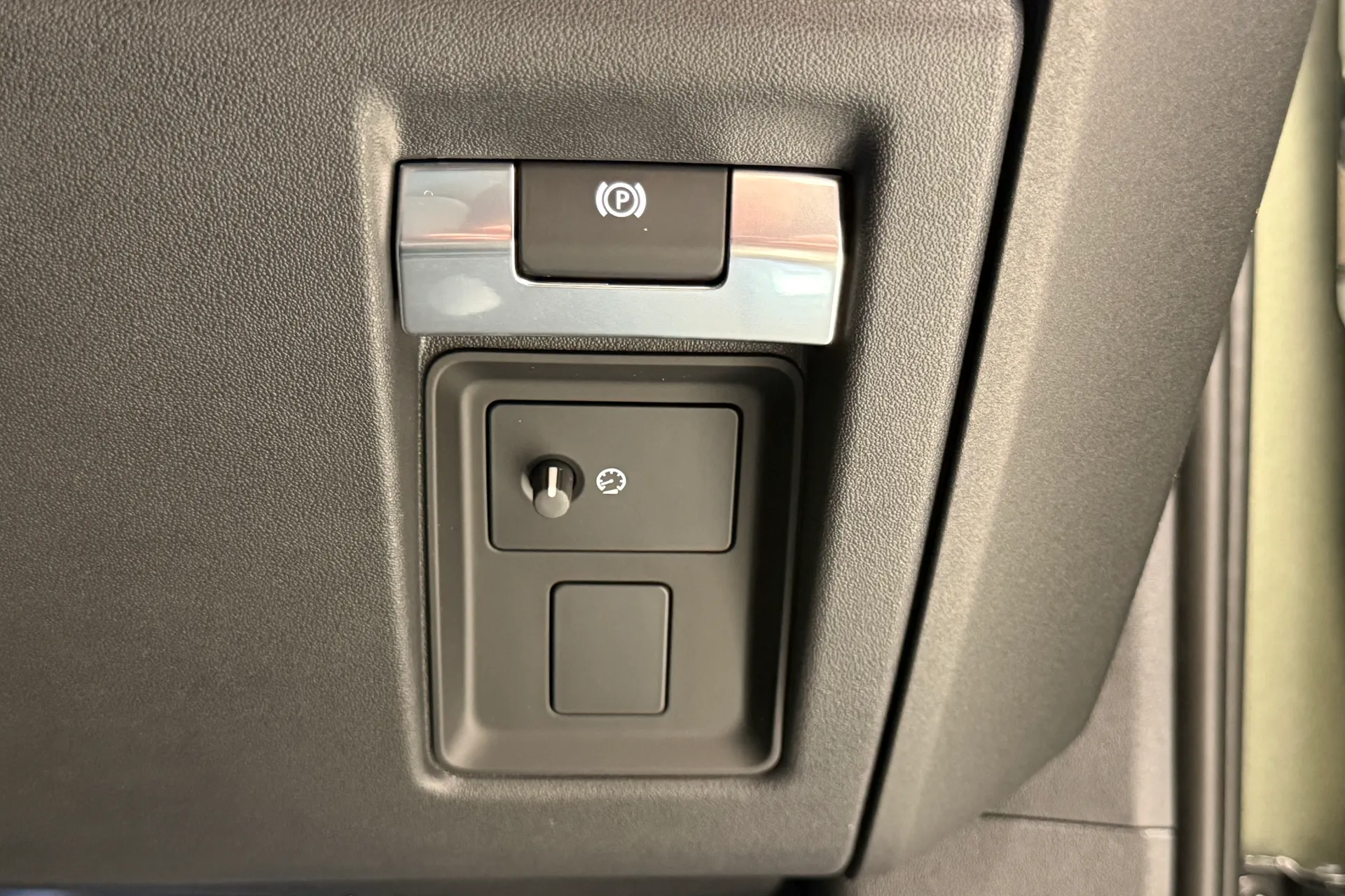 LAND ROVER Defender 90 thumbnail image number 75