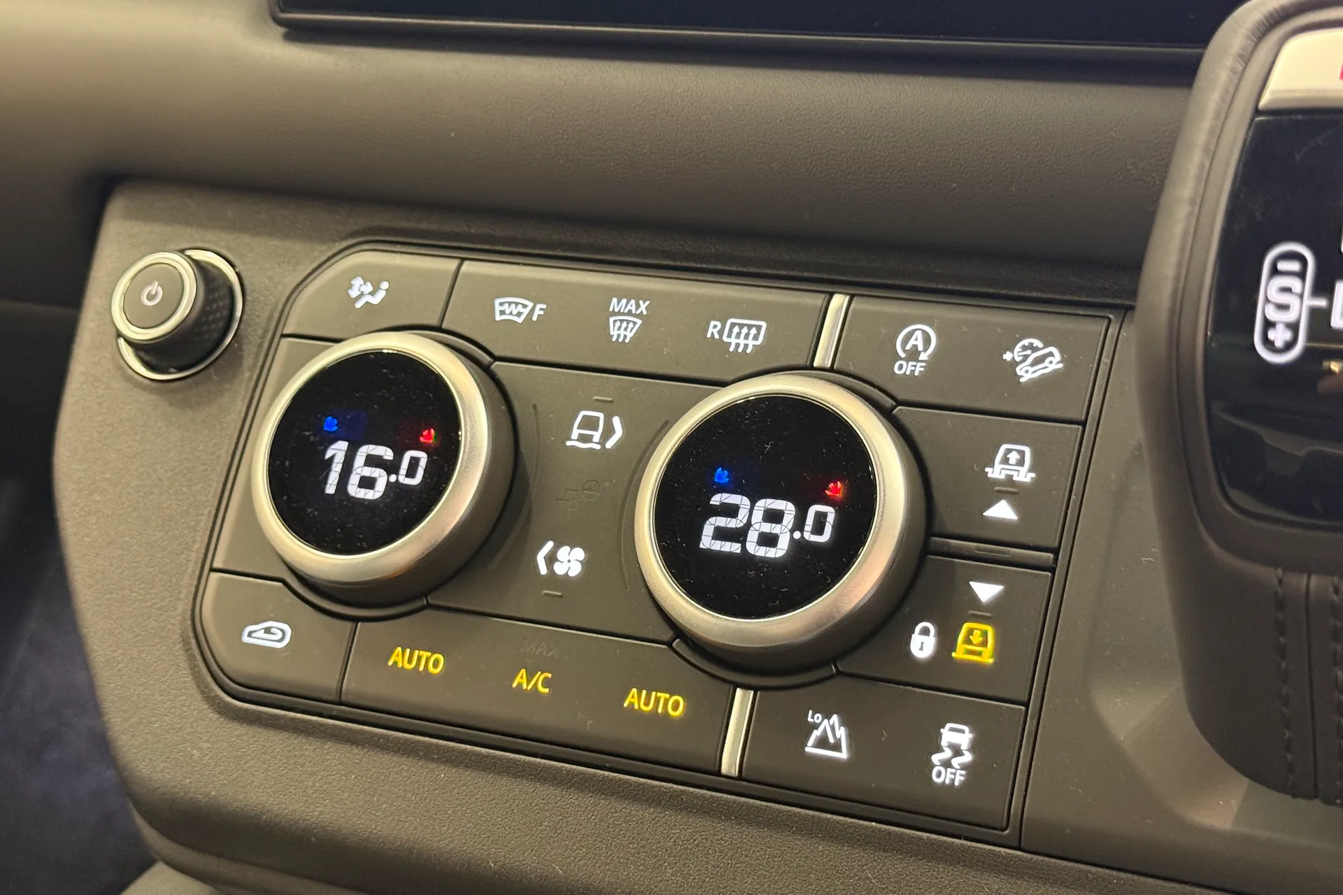 LAND ROVER Defender 90 thumbnail image number 71