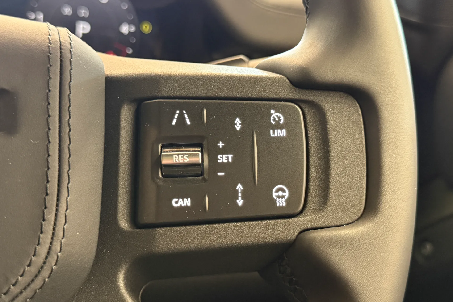 LAND ROVER Defender 90 thumbnail image number 43