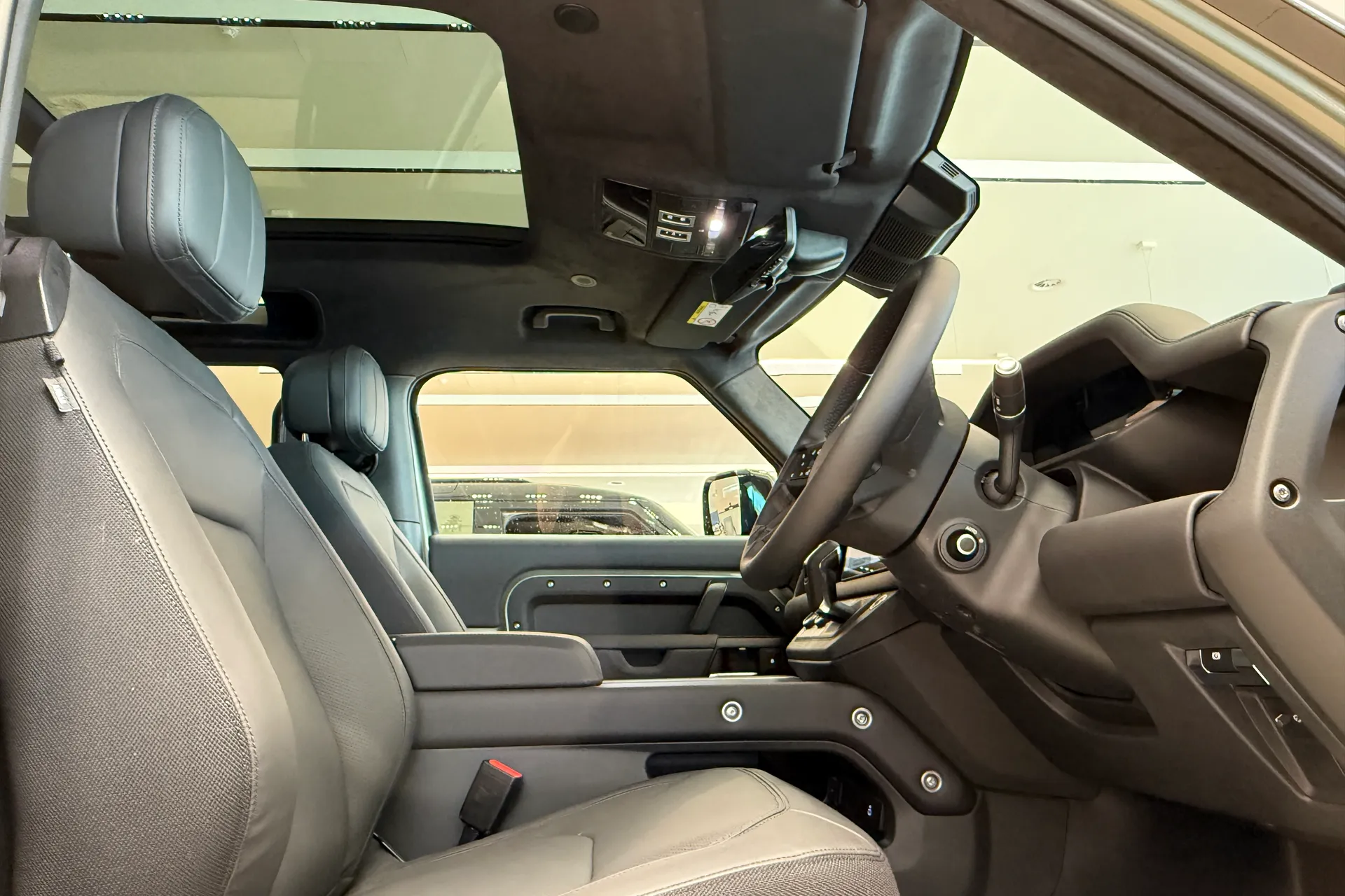 LAND ROVER Defender 90 thumbnail image number 23