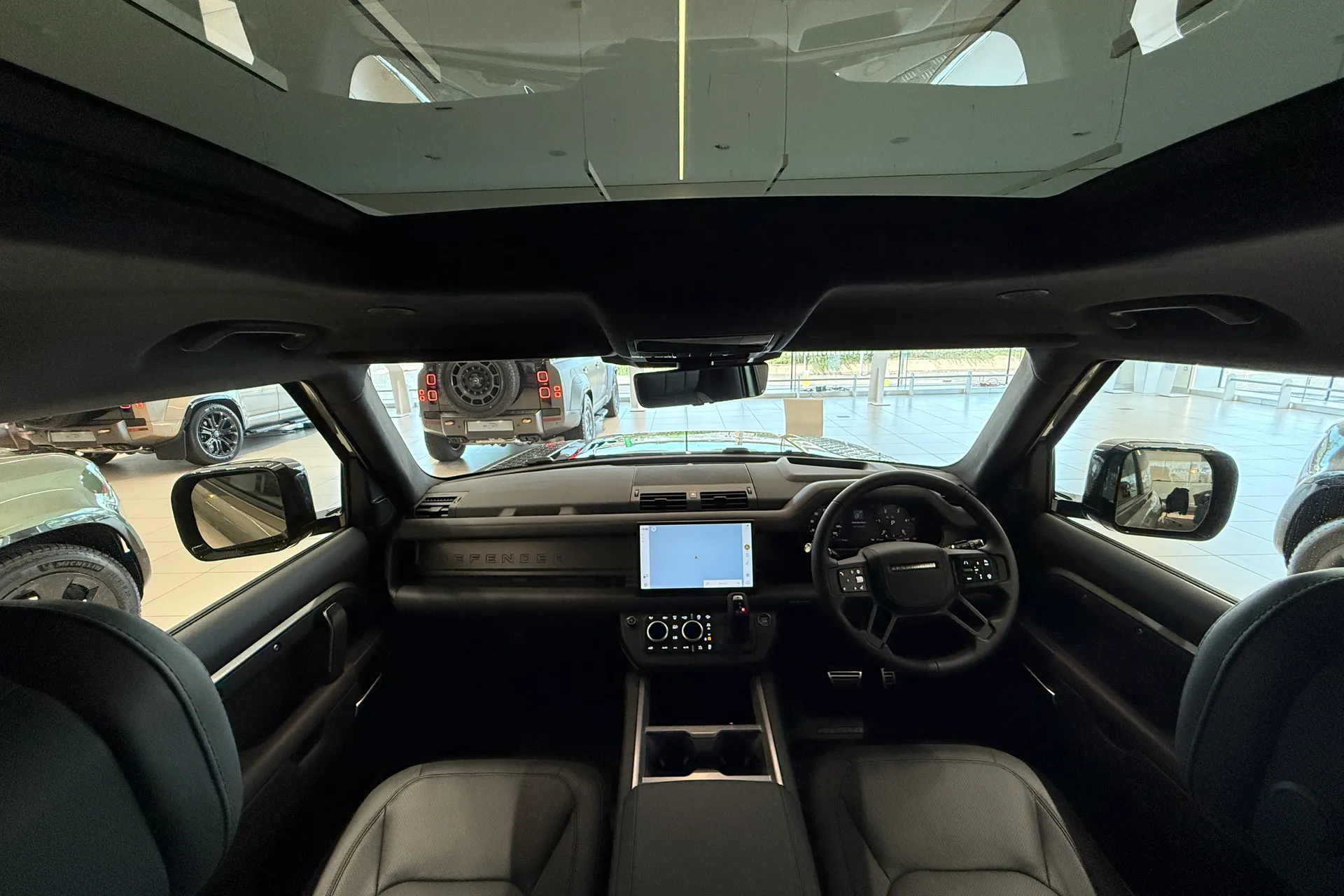 LAND ROVER Defender 90 thumbnail image number 3