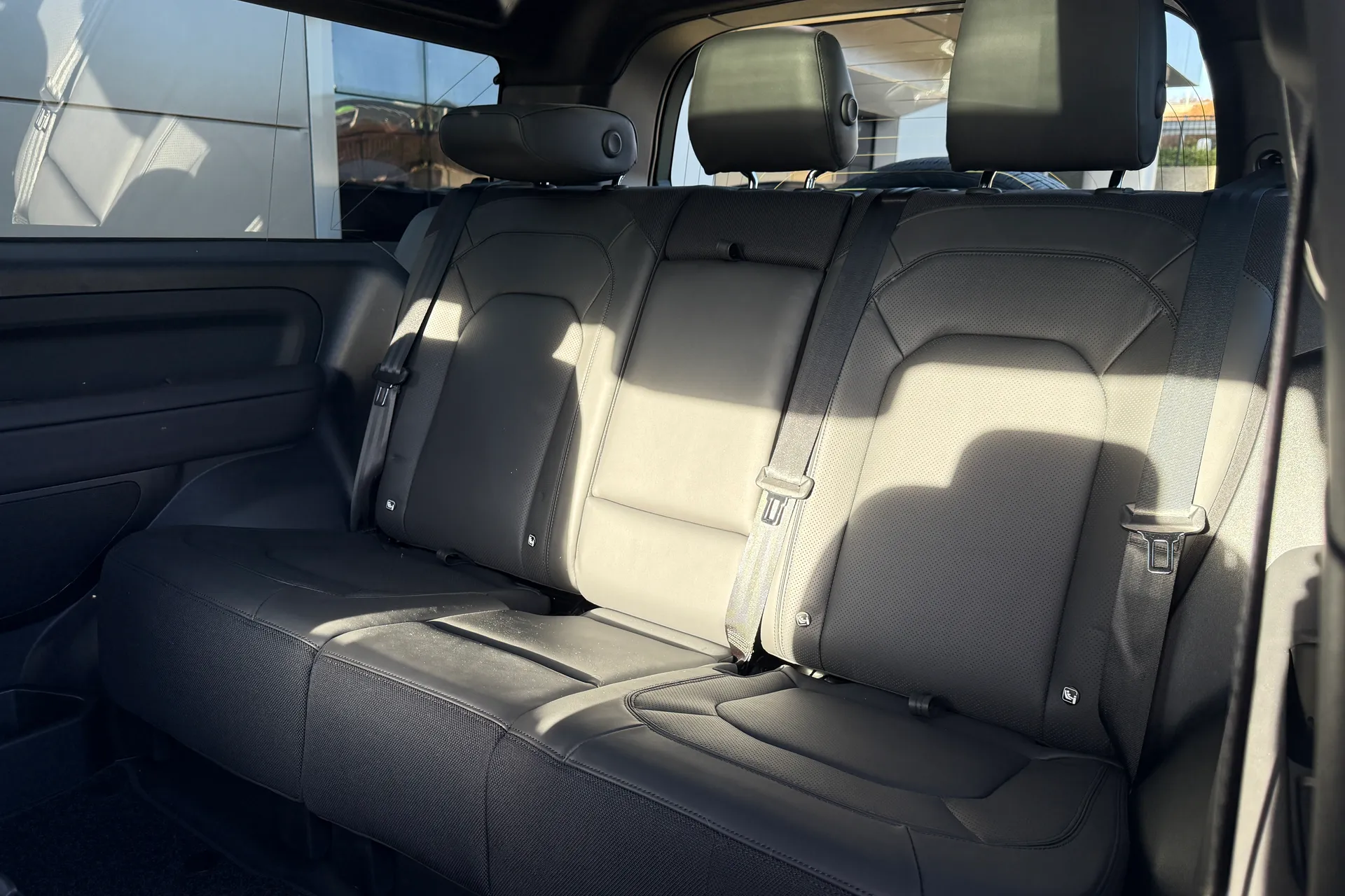 LAND ROVER DEFENDER thumbnail image number 56