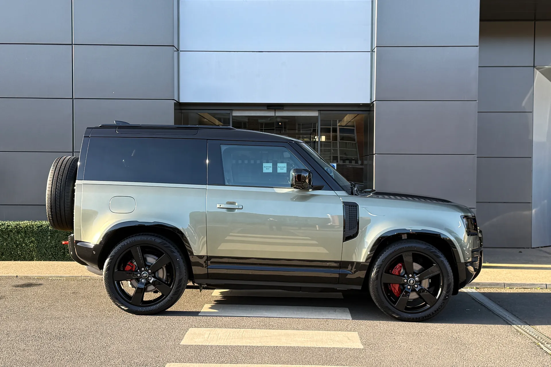 LAND ROVER DEFENDER thumbnail image number 2