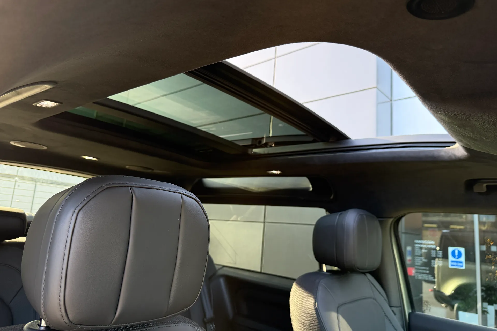 LAND ROVER DEFENDER thumbnail image number 10