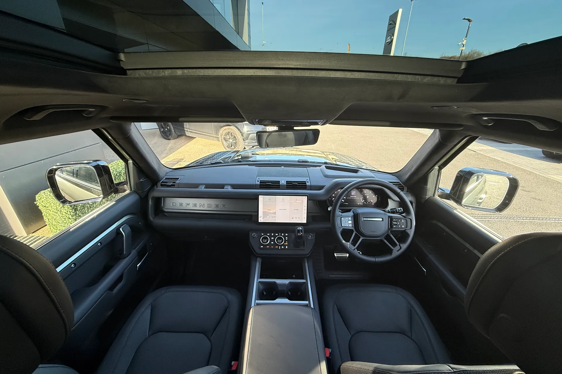 LAND ROVER DEFENDER thumbnail image number 3