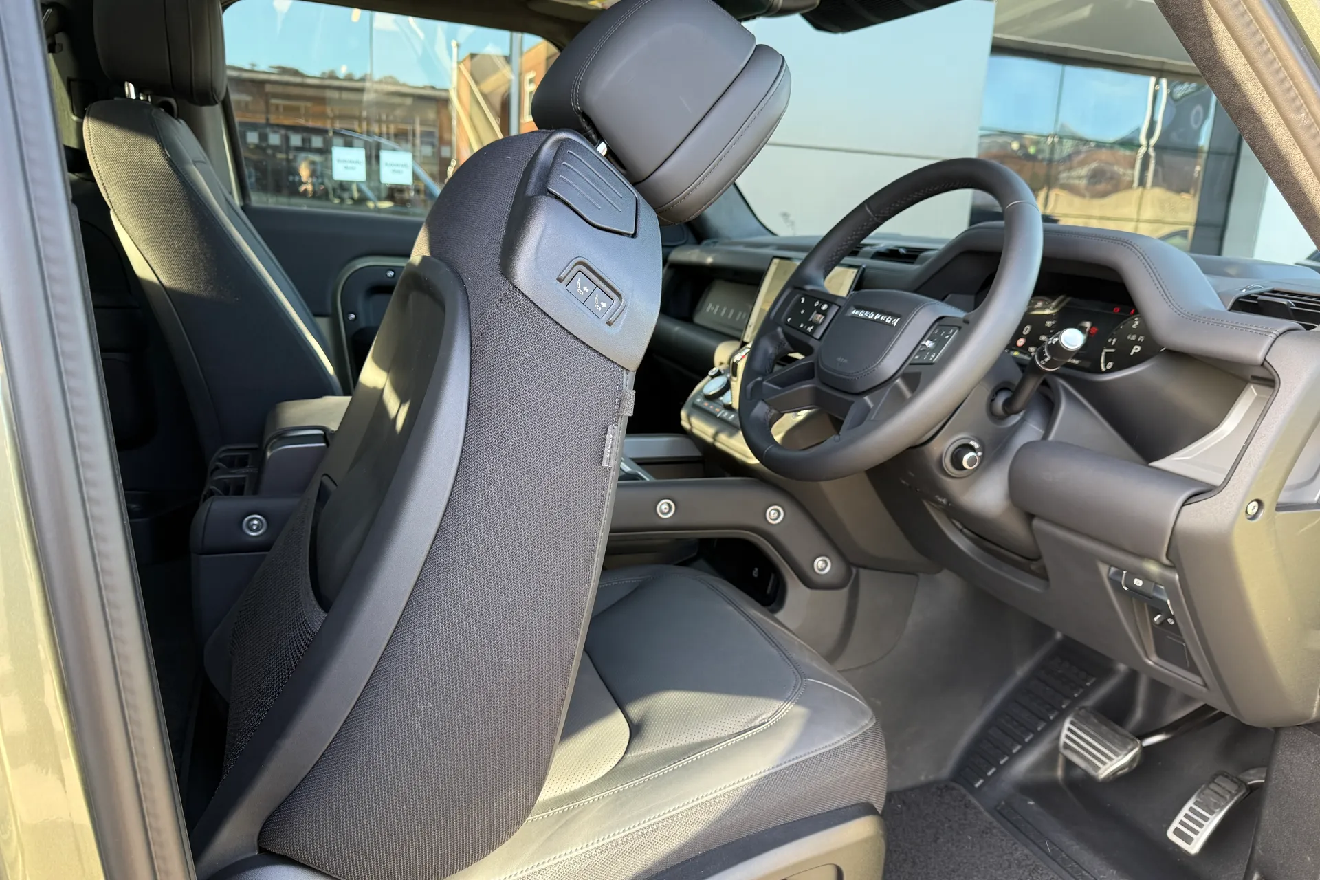 LAND ROVER DEFENDER thumbnail image number 46