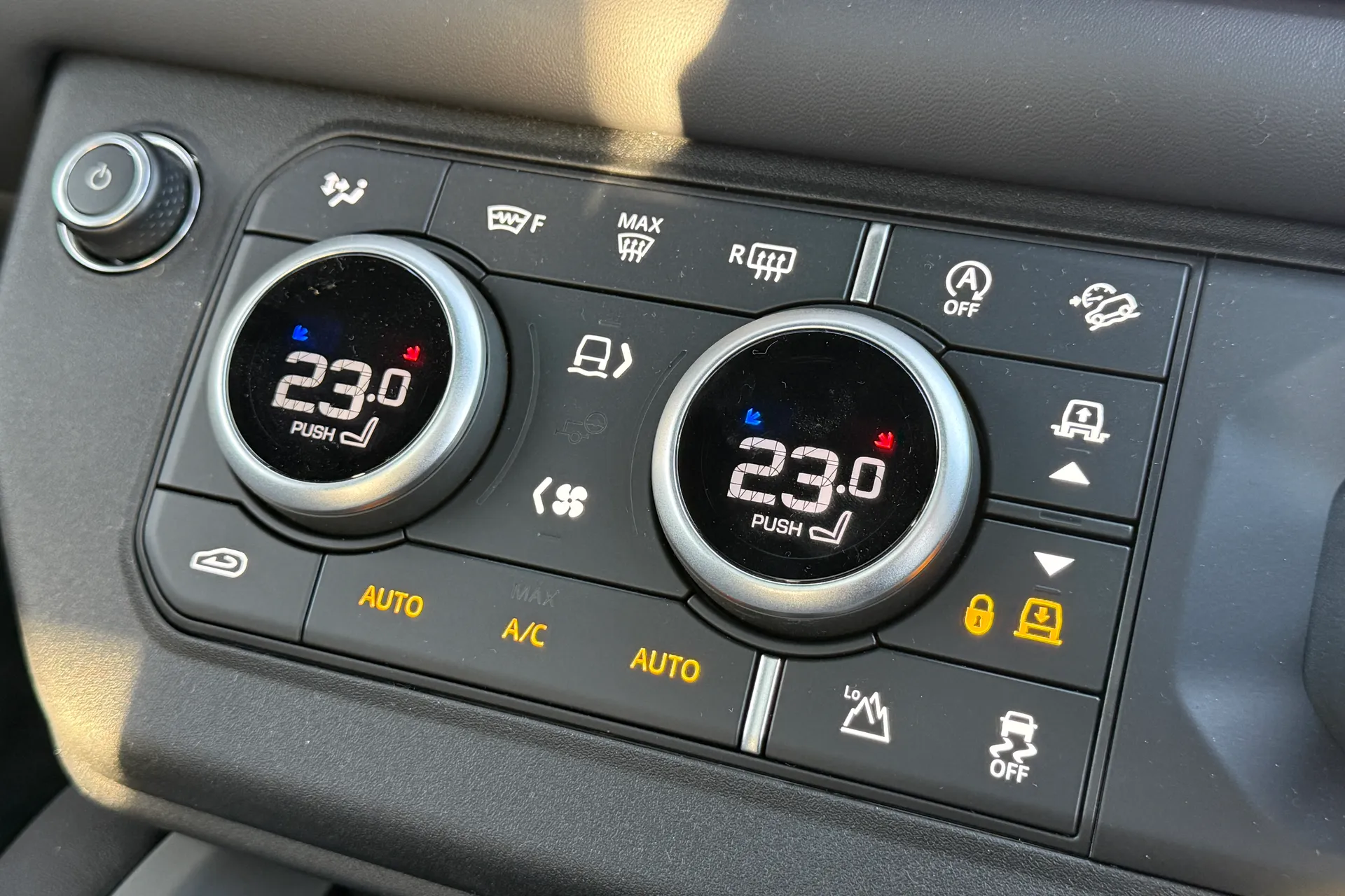 LAND ROVER DEFENDER thumbnail image number 51