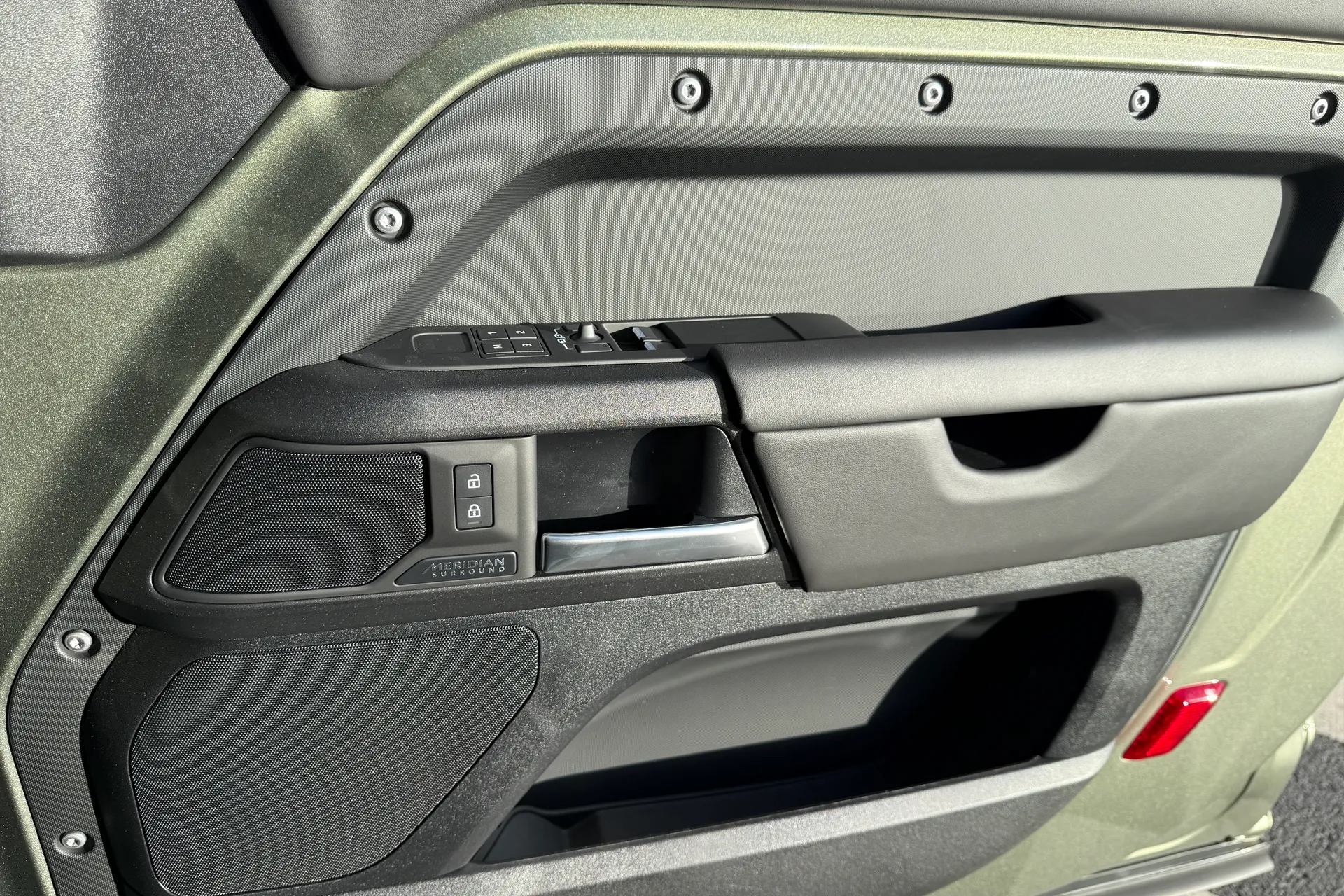 LAND ROVER DEFENDER thumbnail image number 43