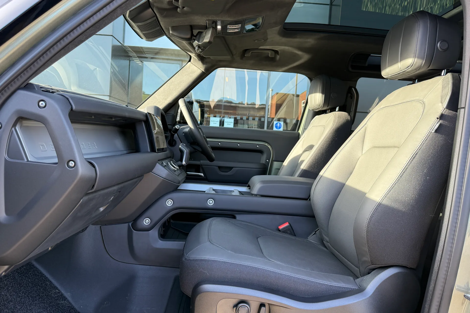 LAND ROVER DEFENDER thumbnail image number 57