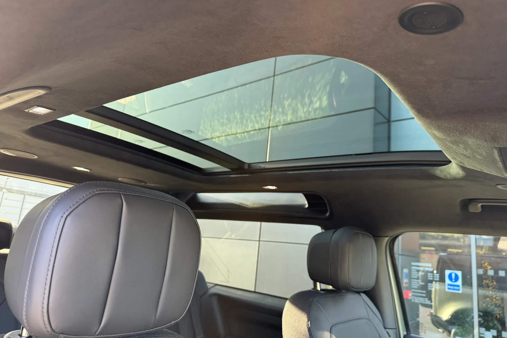 LAND ROVER DEFENDER thumbnail image number 9