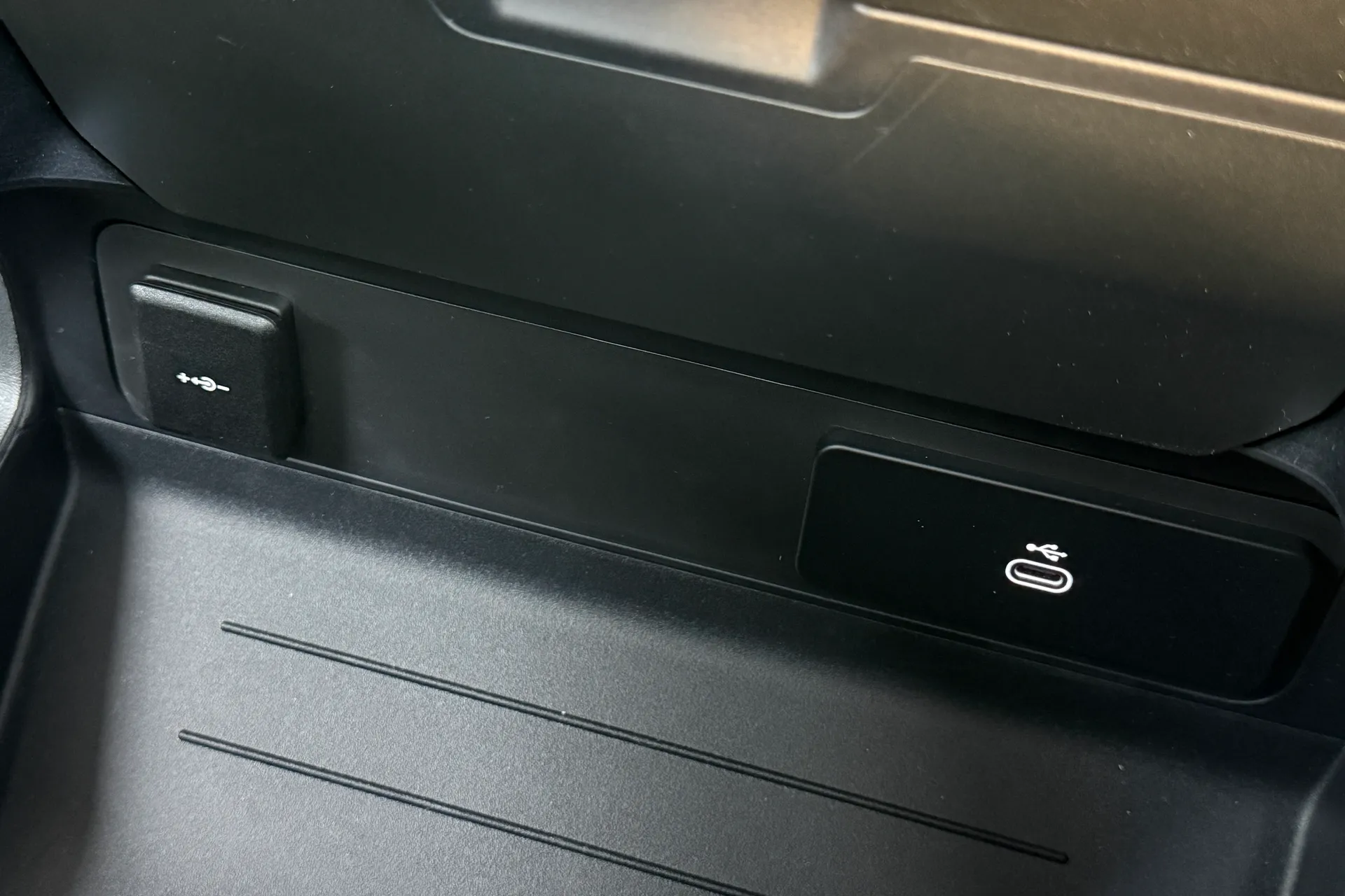 LAND ROVER DEFENDER thumbnail image number 36