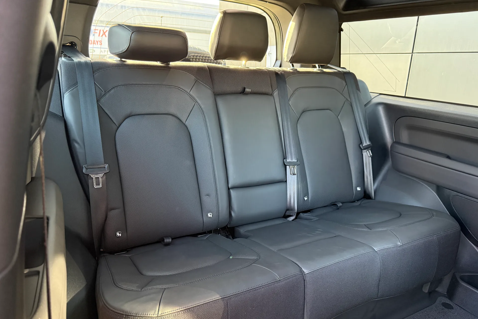 LAND ROVER DEFENDER thumbnail image number 24