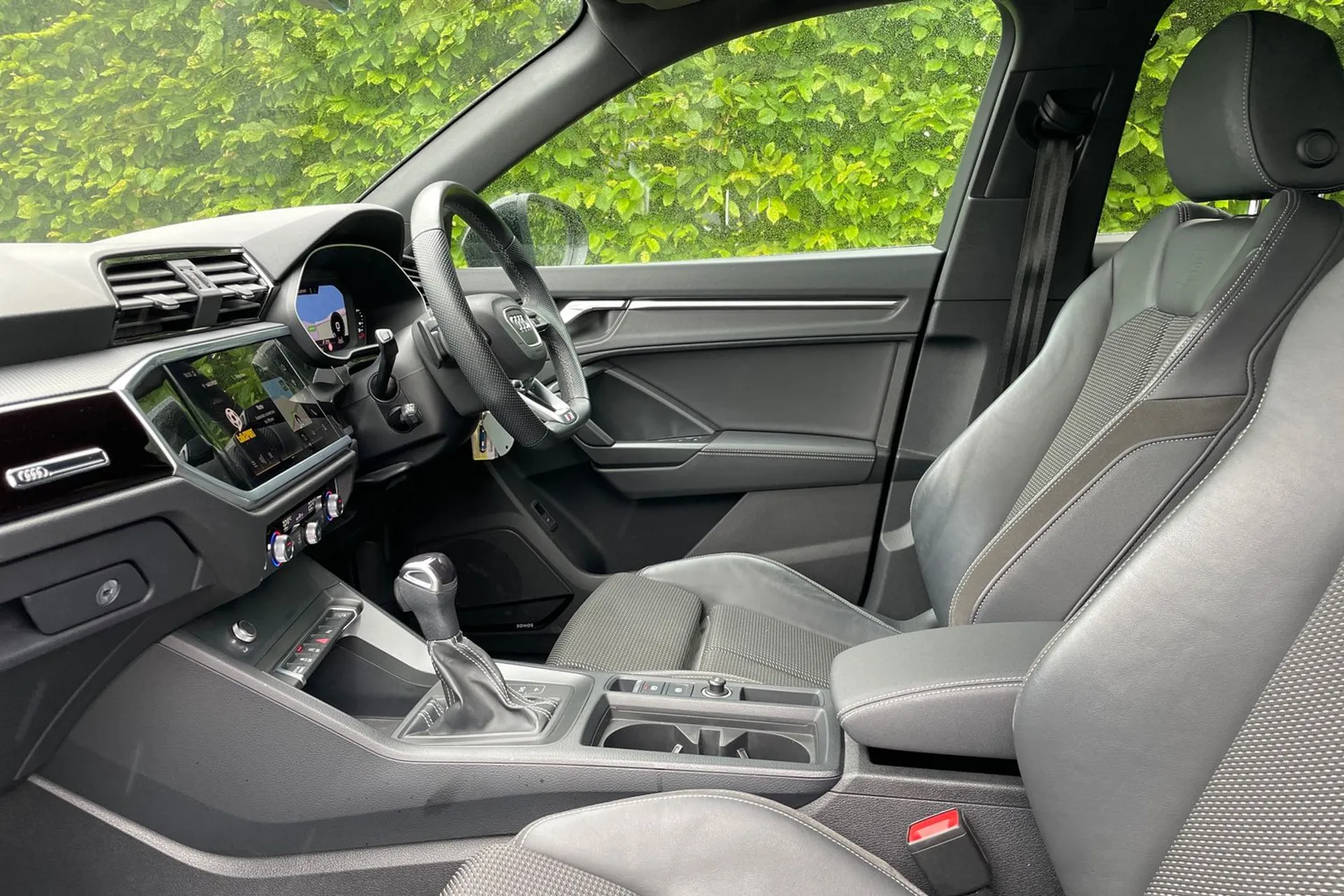 Audi Q3 thumbnail image number 30