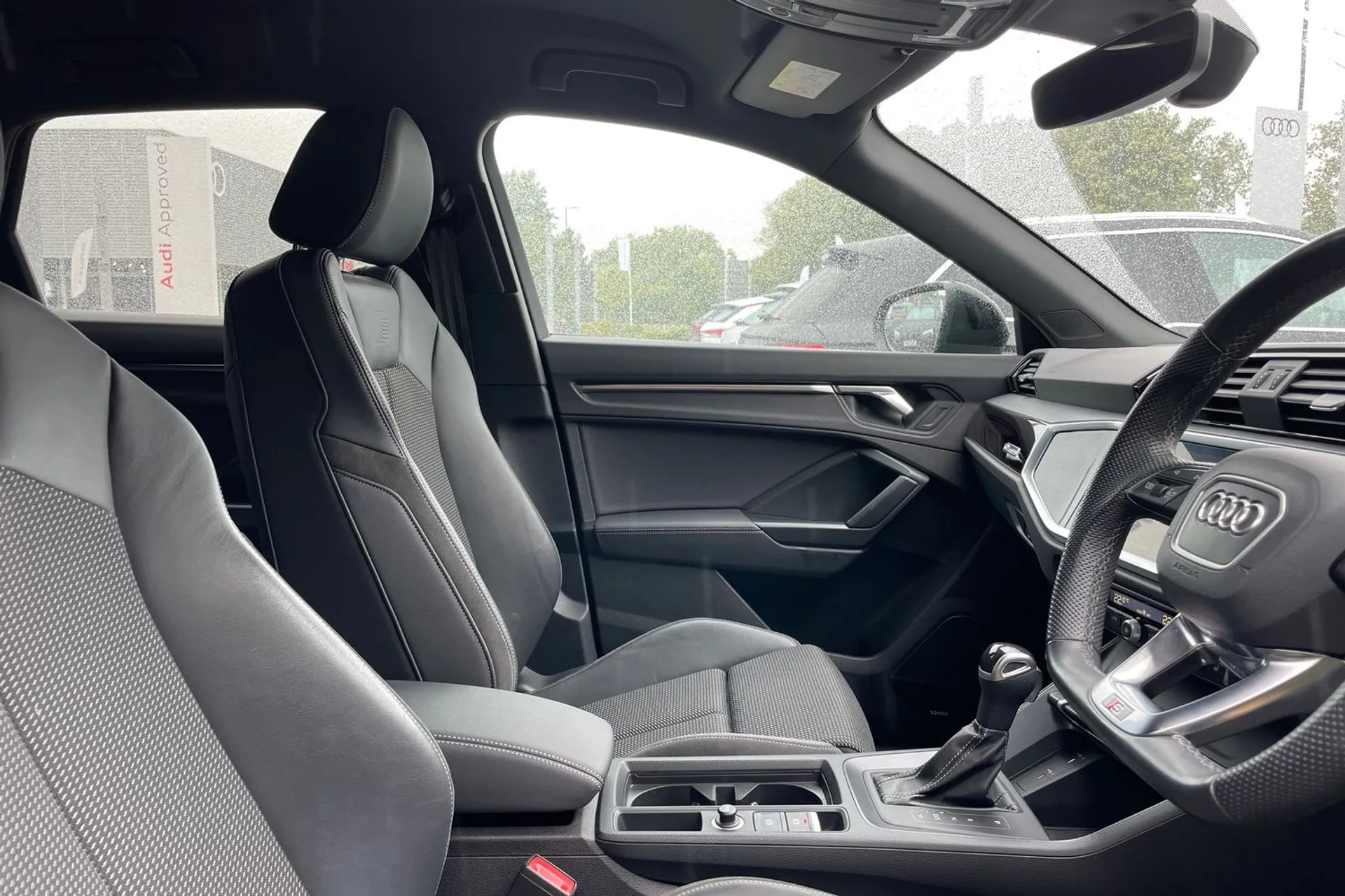 Audi Q3 thumbnail image number 25