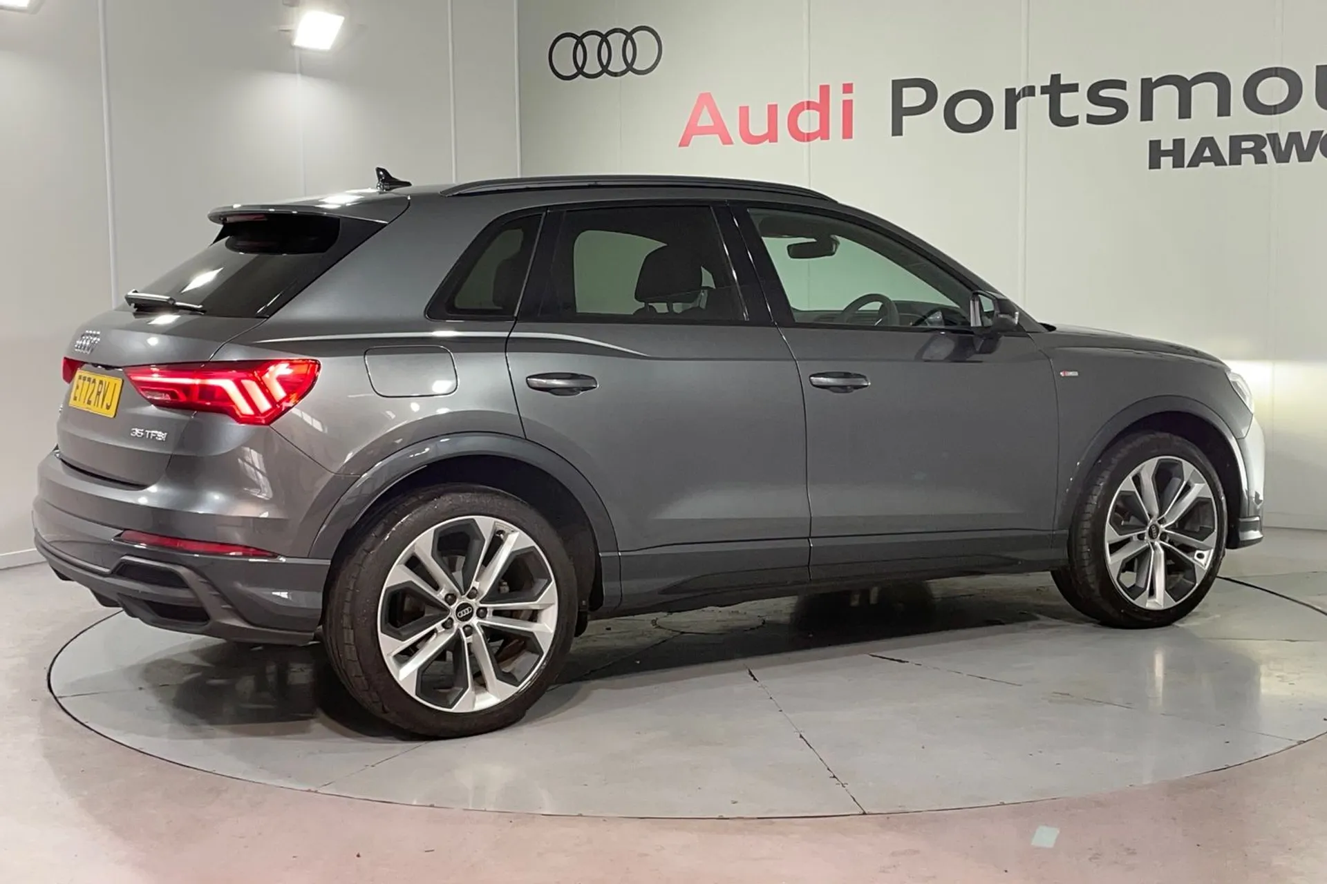 Audi Q3 thumbnail image number 10