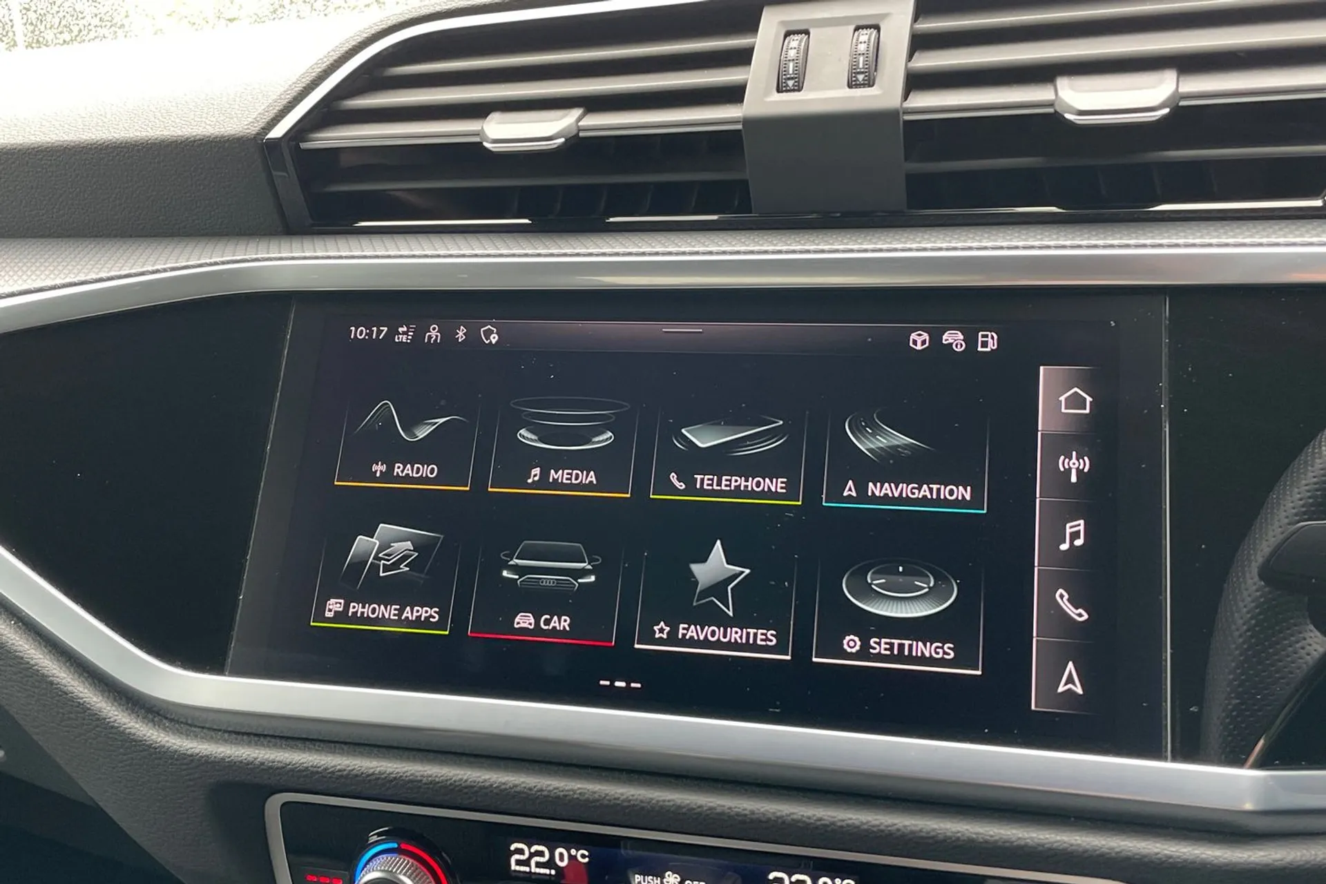 Audi Q3 thumbnail image number 35