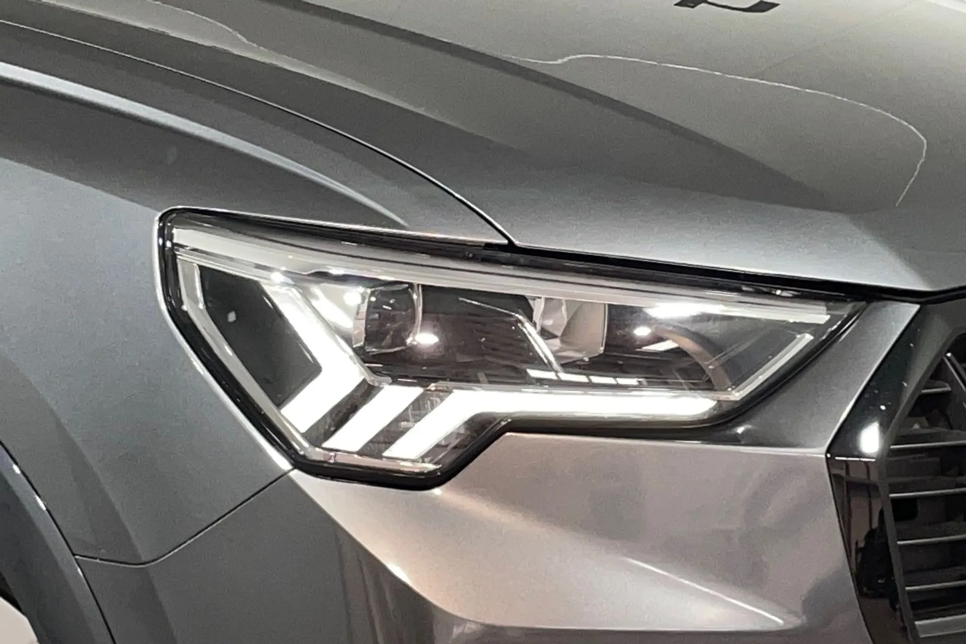 Audi Q3 thumbnail image number 15