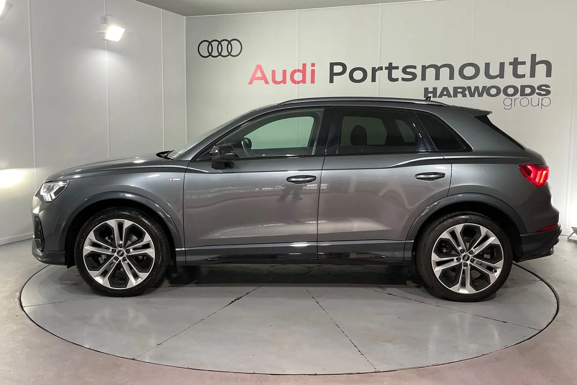 Audi Q3 thumbnail image number 11