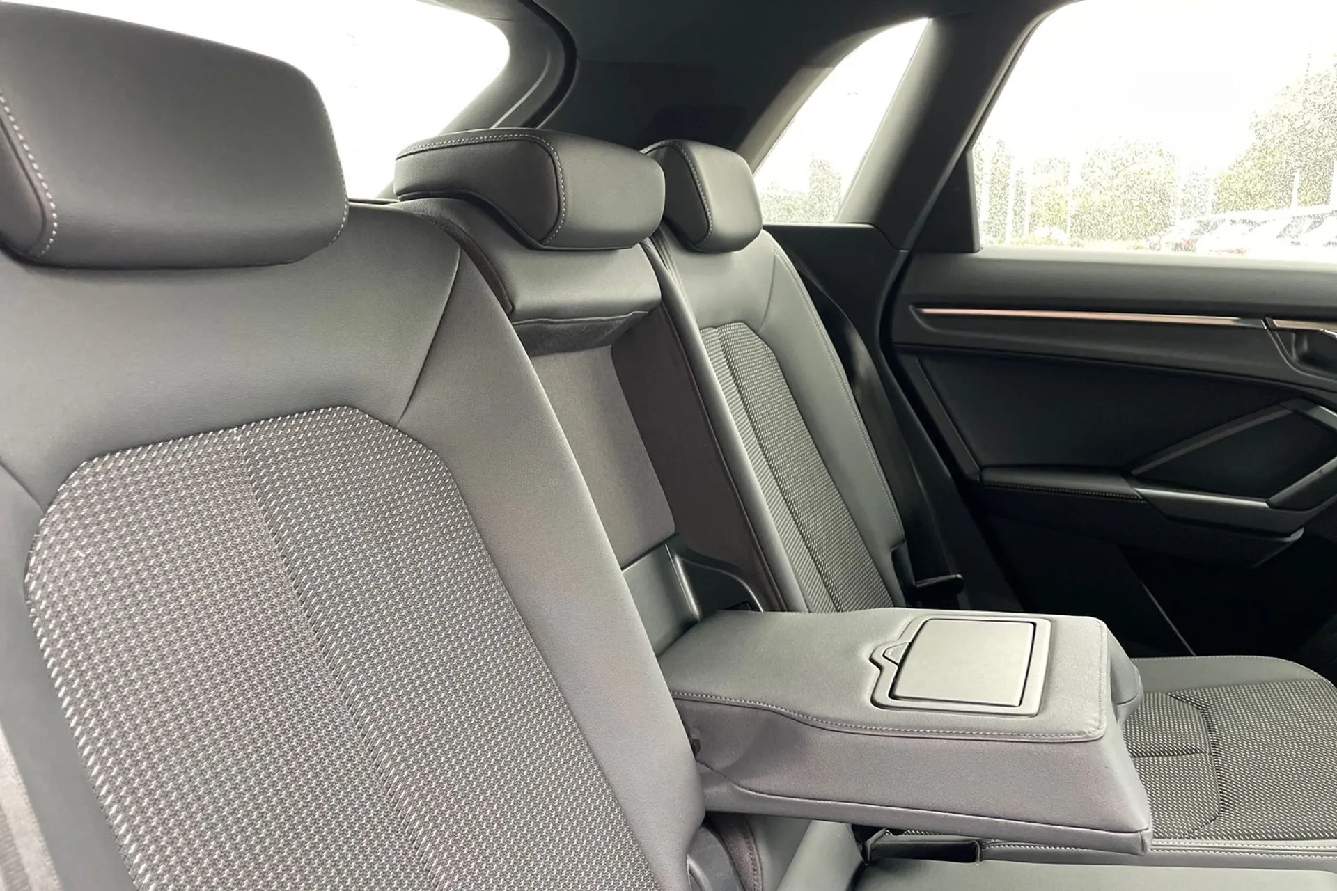 Audi Q3 thumbnail image number 21