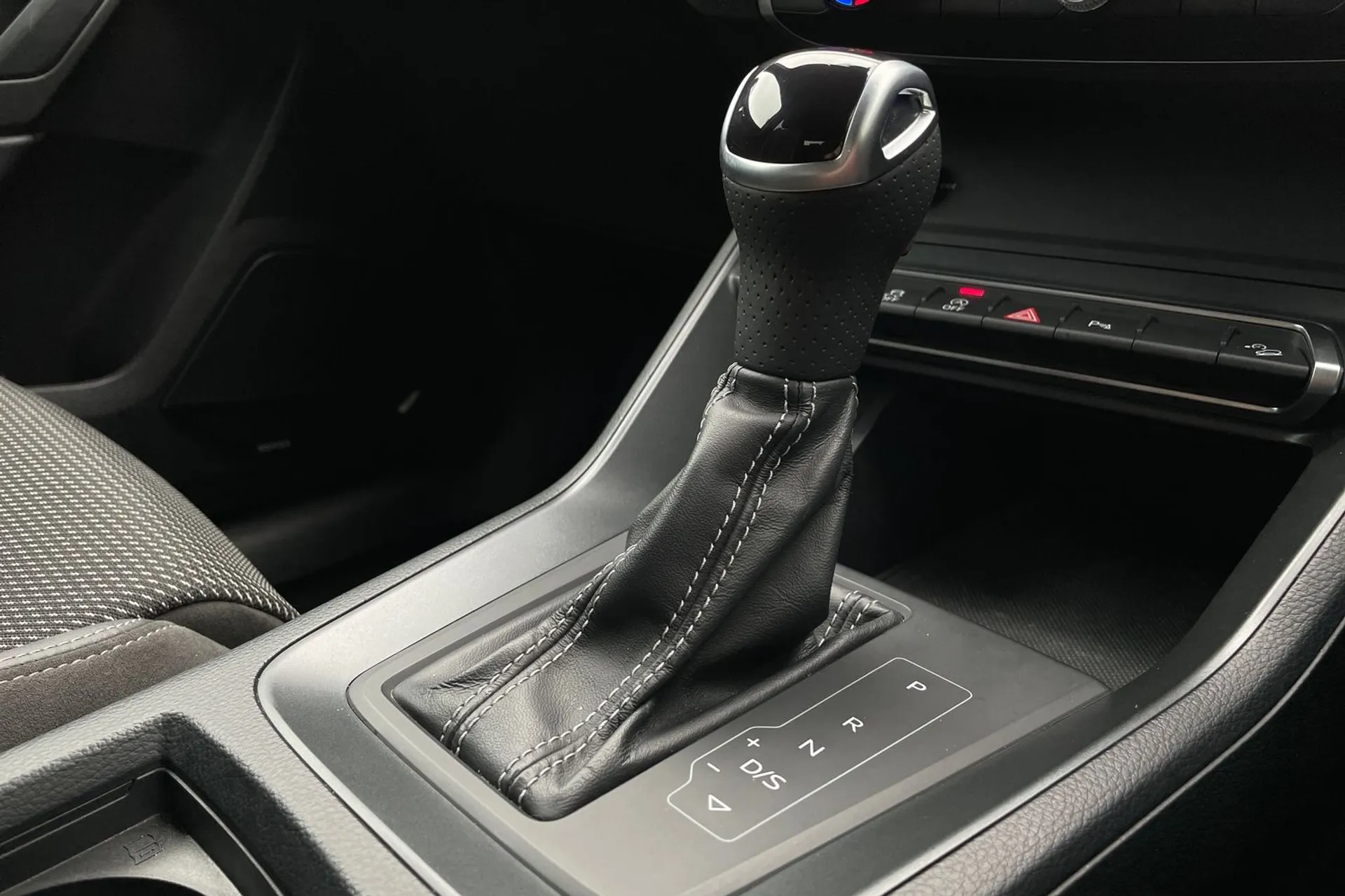 Audi Q3 thumbnail image number 24