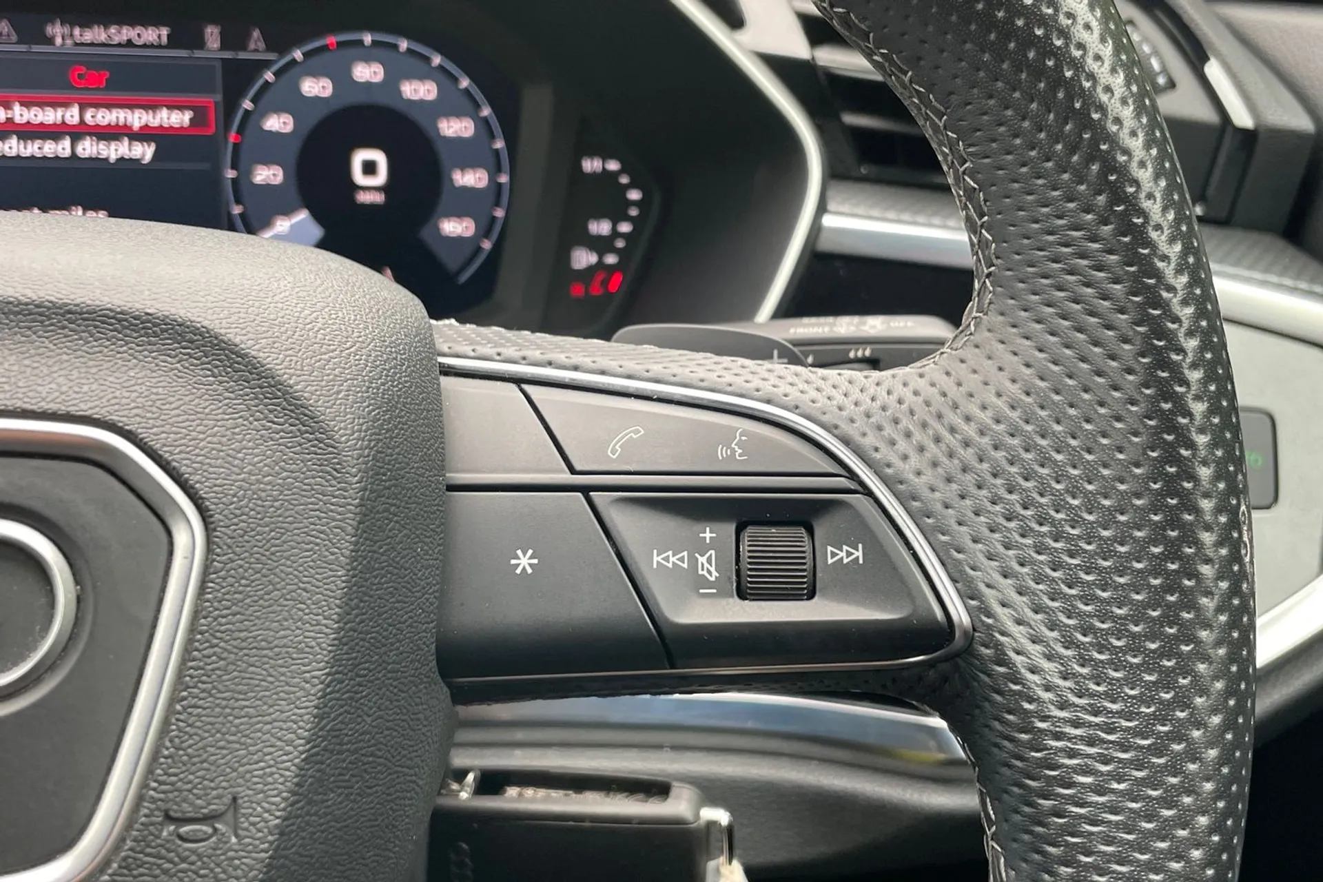 Audi Q3 thumbnail image number 43
