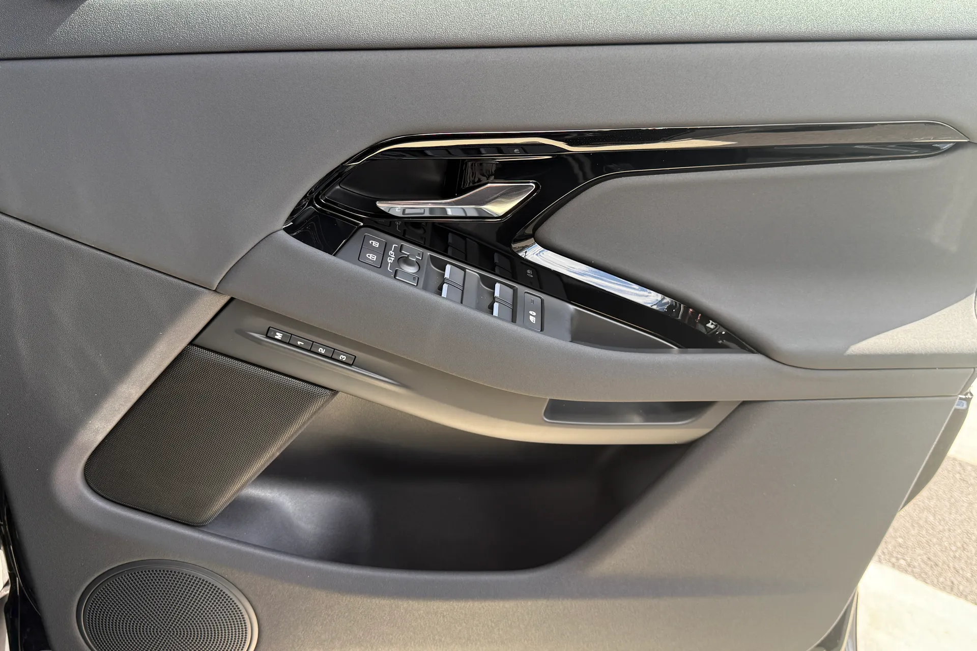 LAND ROVER RANGE ROVER EVOQUE thumbnail image number 19
